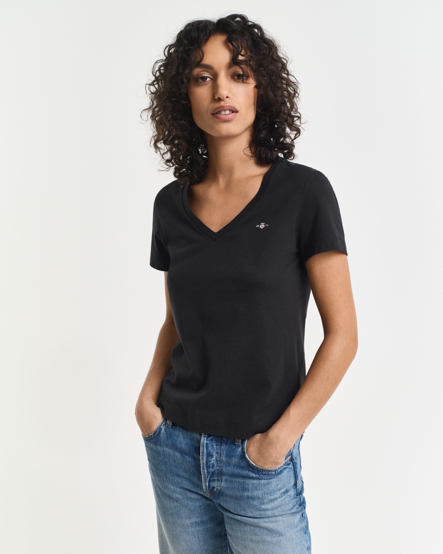 Gant T-Shirt "REG SHIELD KA V-NECK T-SHIRT", mit einer kleinen Logostickere günstig online kaufen