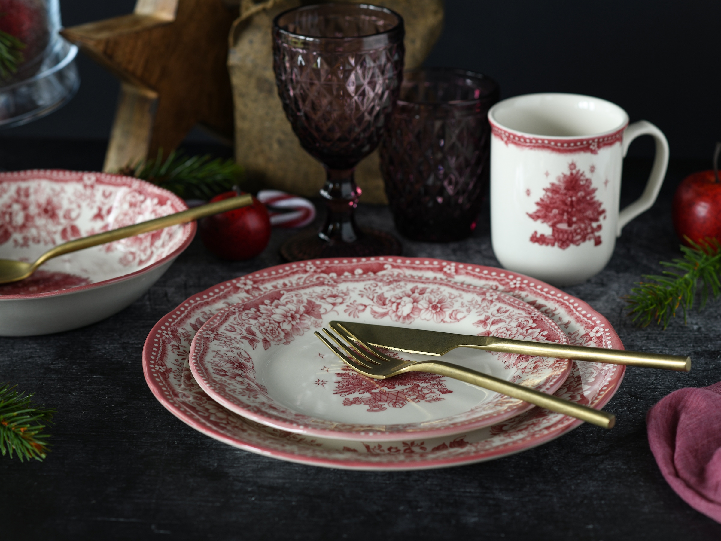 CreaTable Kombiservice »Tannenbaum Rot, Kombiservice 16-tlg«, (Set, 16 tlg.), Tannenbaum als Zentralmotiv