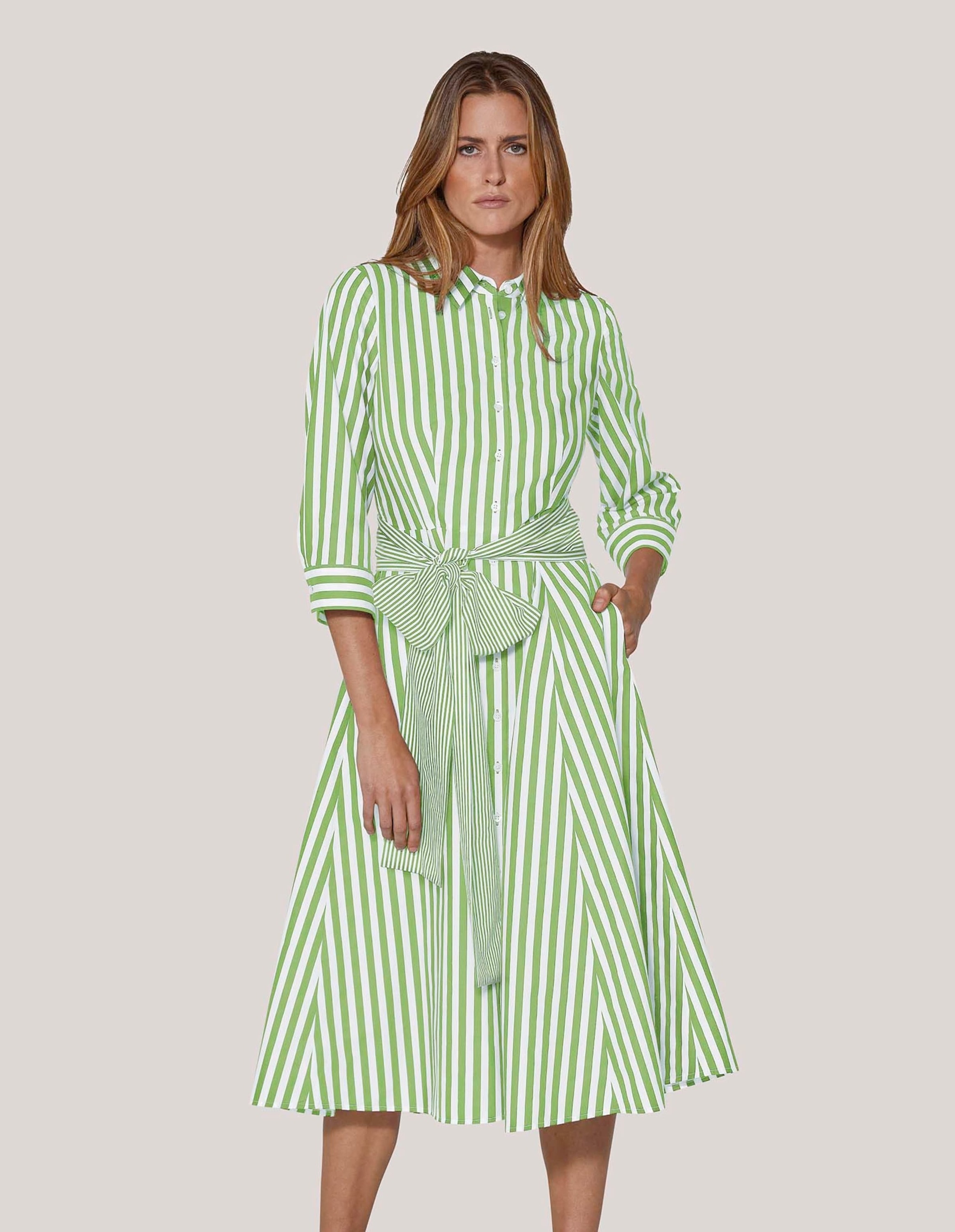MADELEINE Sommerkleid »Kleid Gestreiftes Hemdblusenkleid mit Bindeschärpe«