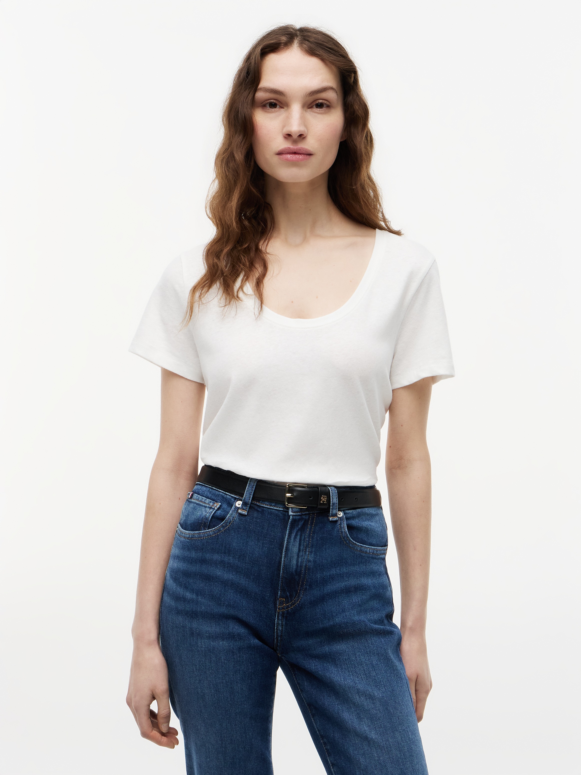 Tommy Hilfiger Kurzarmshirt »CO LINEN SCOOP NK SS TEE« mit kleinem Logo-Stick