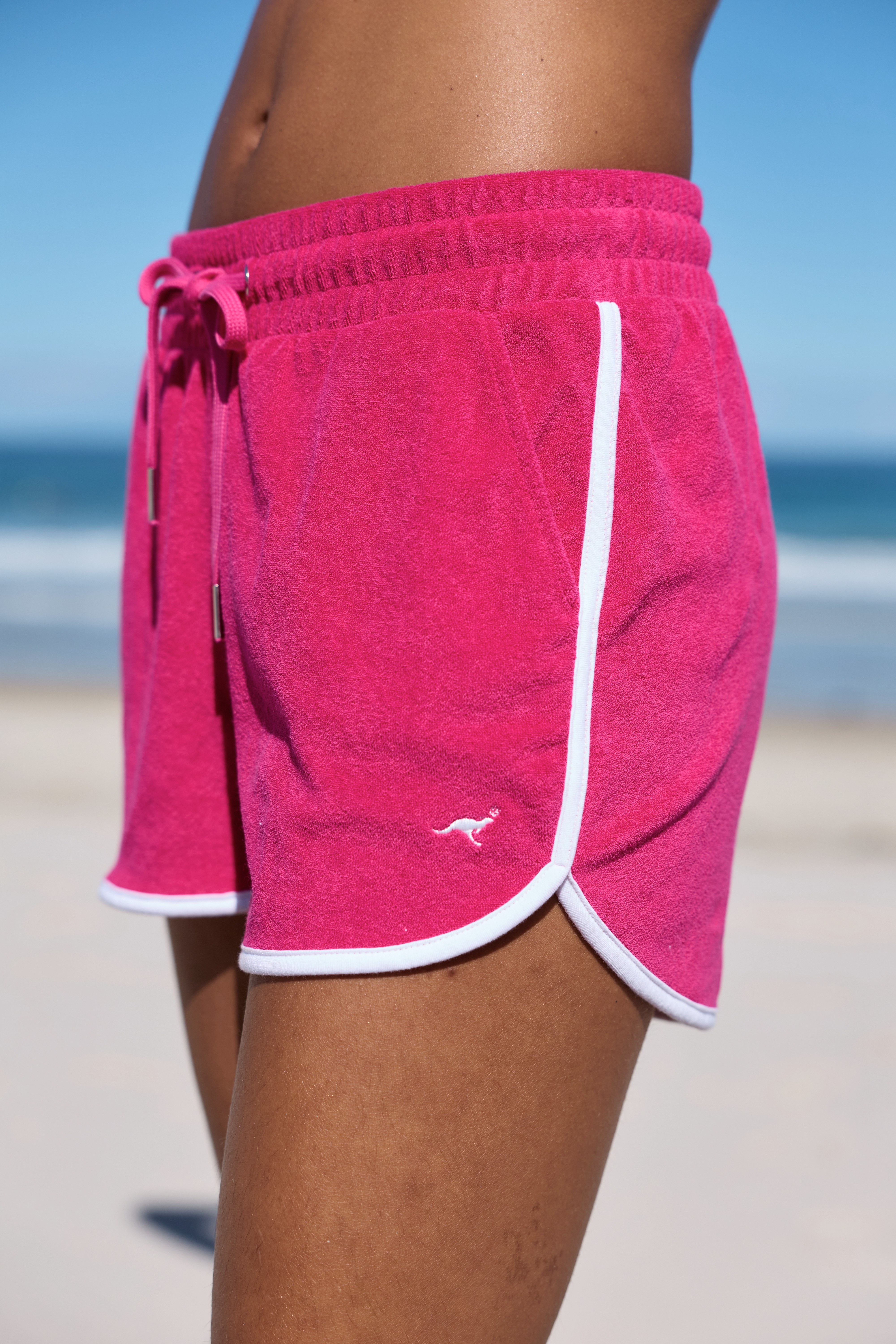 KangaROOS Relaxshorts mit sportlichem Seitenstreifen und weichem Frottee Material