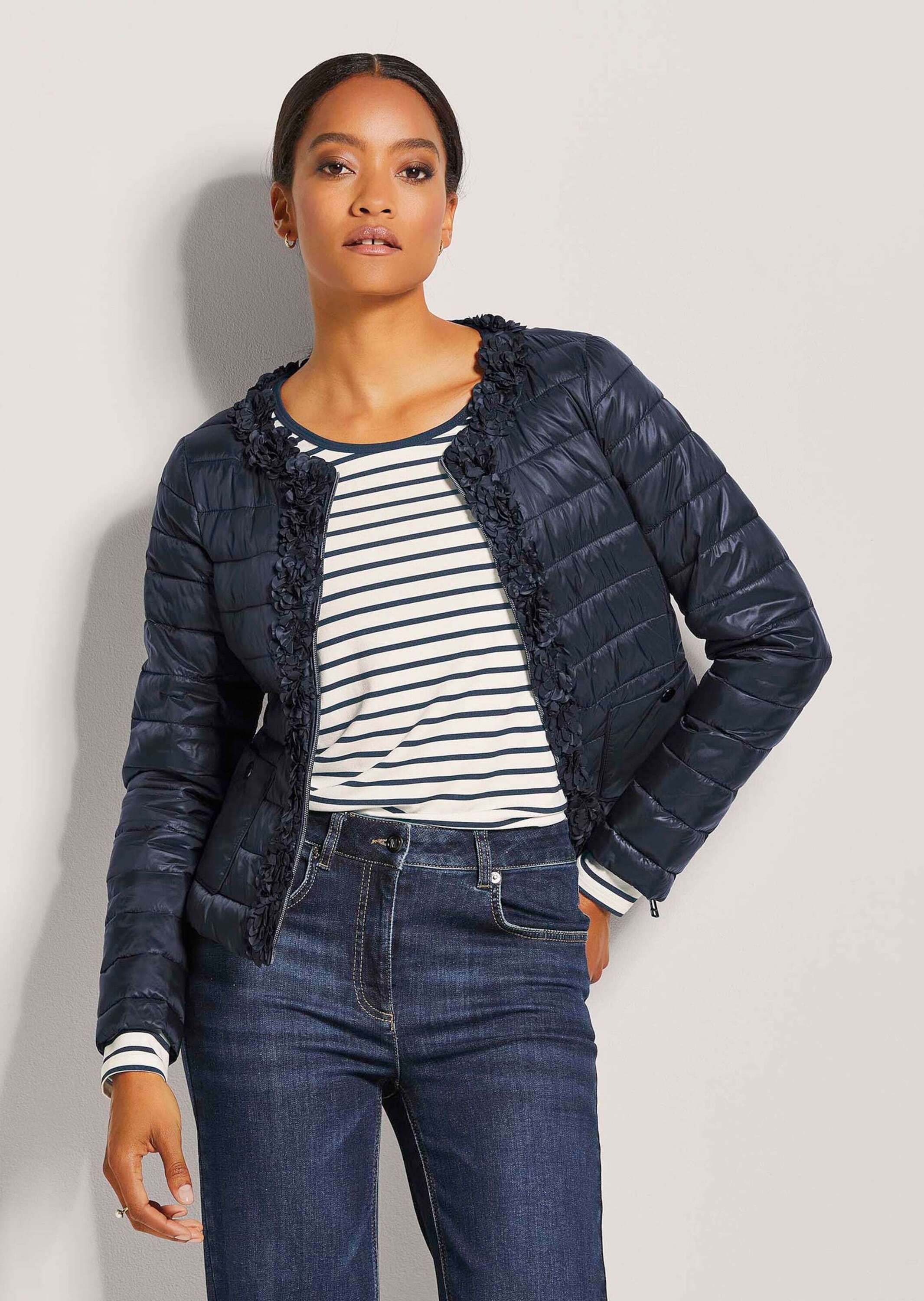 MADELEINE Kurzjacke »Jacke Wattierte Steppjacke mit Blüten-Dekoration«
