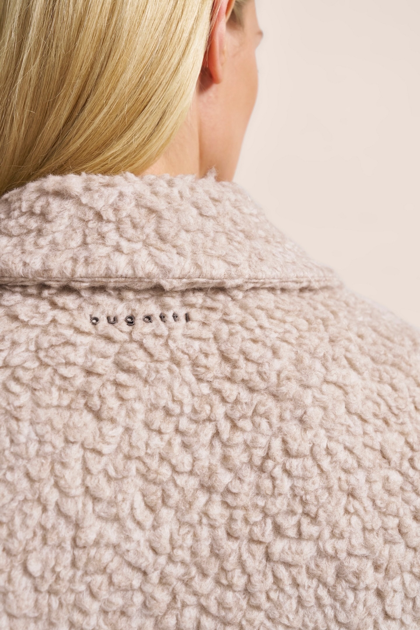 bugatti Kurzmantel, mit leicht überschnittener Silhouette