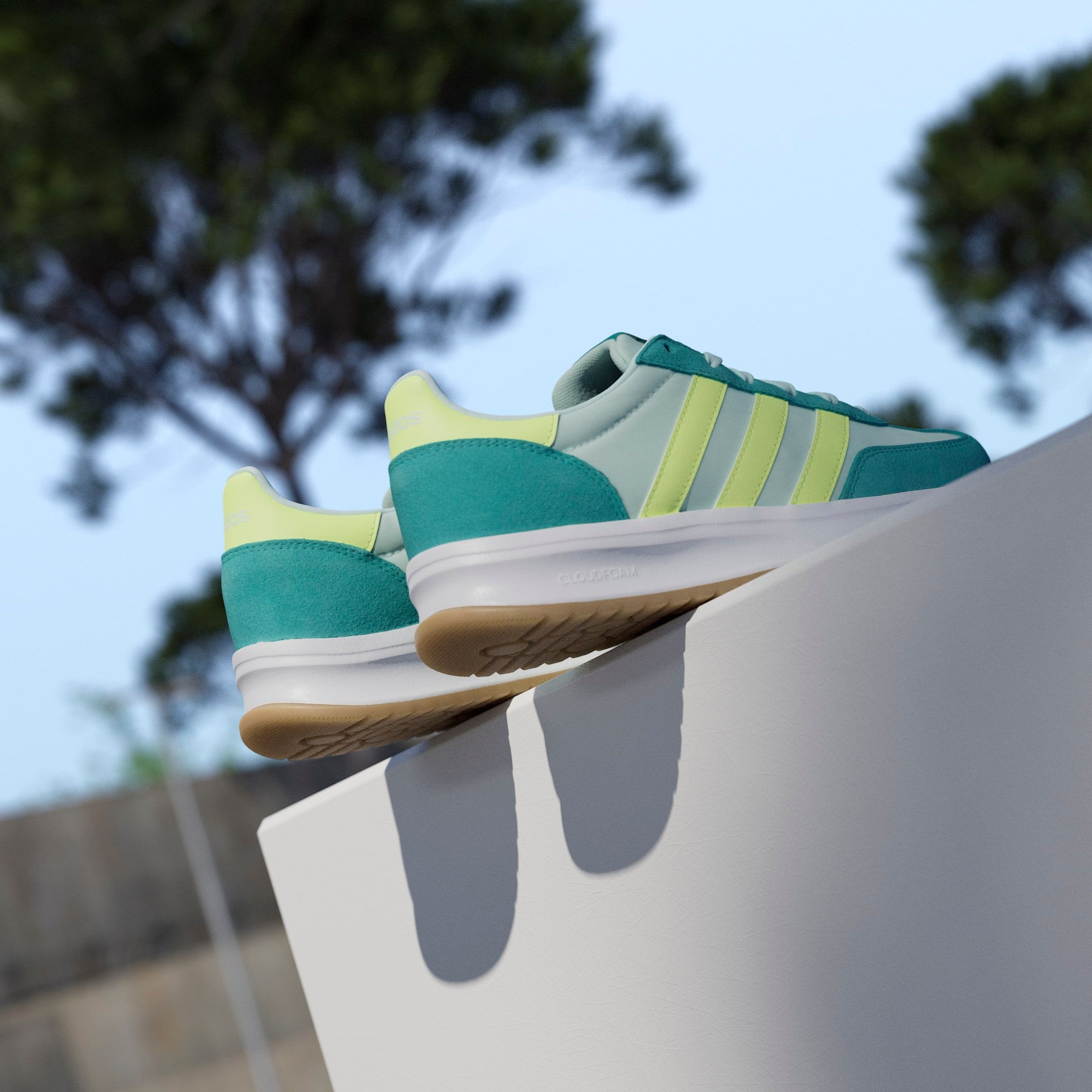 adidas Sportswear Sneaker »RUN 70S 2.0«, inspiriert vom Design des SL72