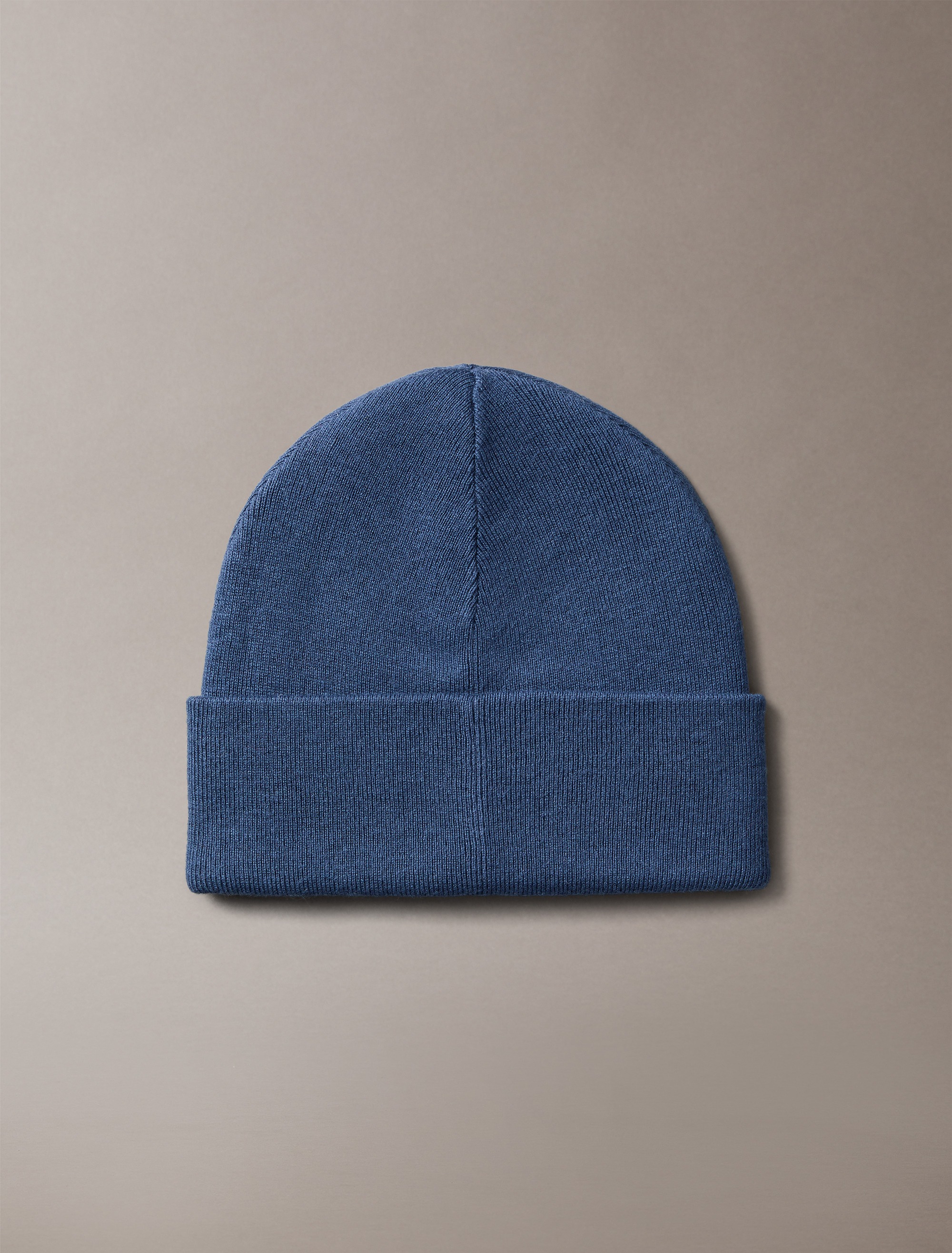 Calvin Klein Strickmütze "CK FINE RIB BEANIE" mit Markenlogo günstig online kaufen