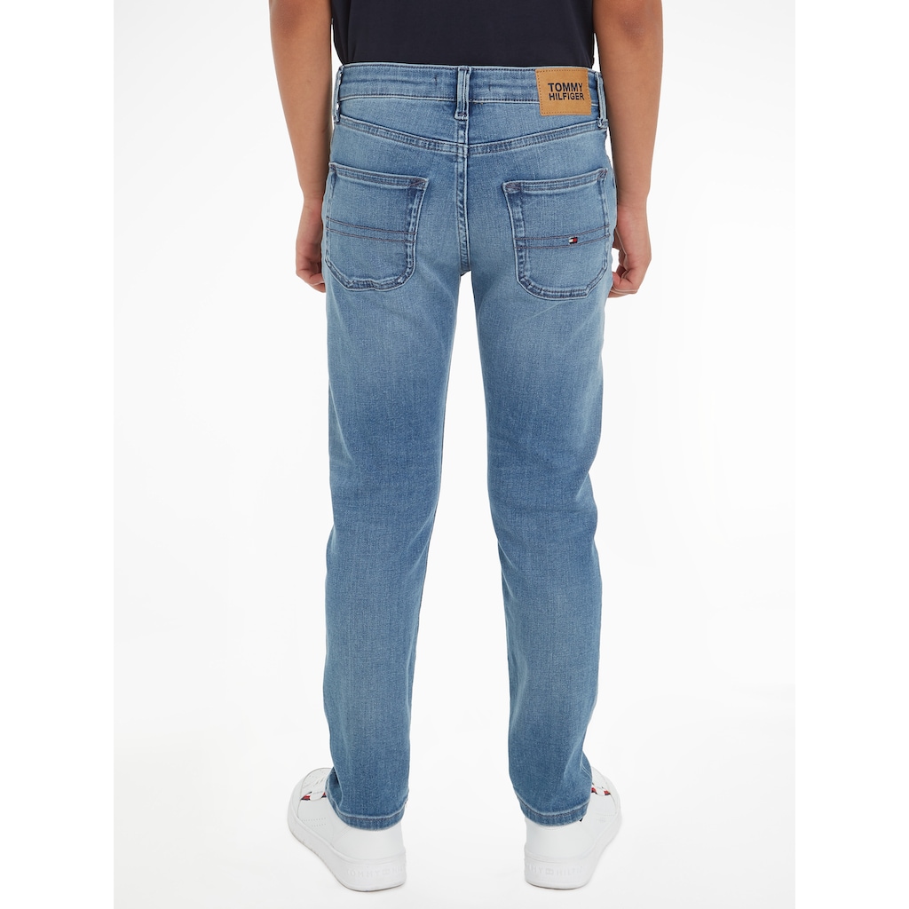 Tommy Hilfiger Straight-Jeans »MODERN STRAIGHT«, mit Logostickereien