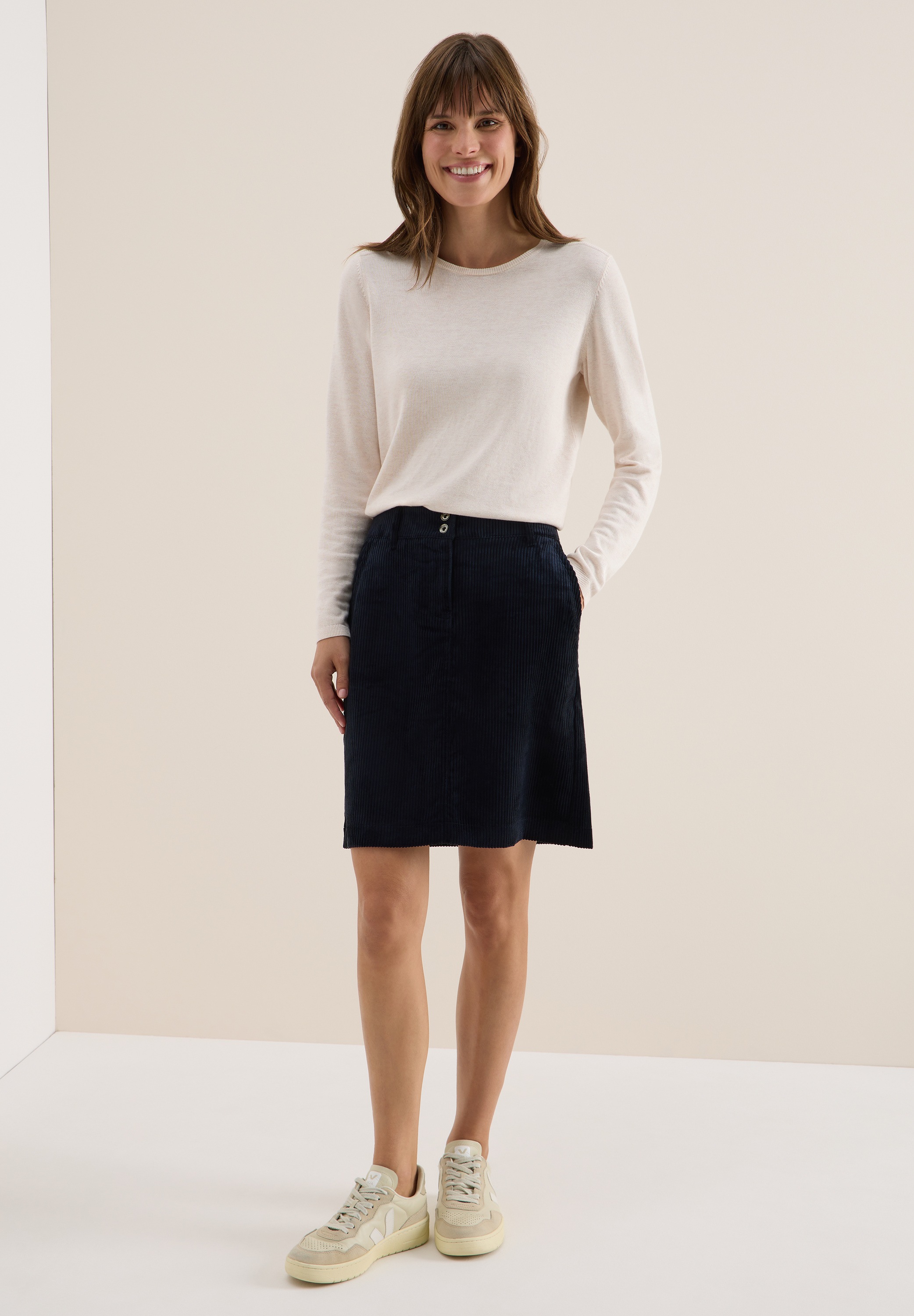 Thumbnail - Cecil Cordrock in Cord-Optik