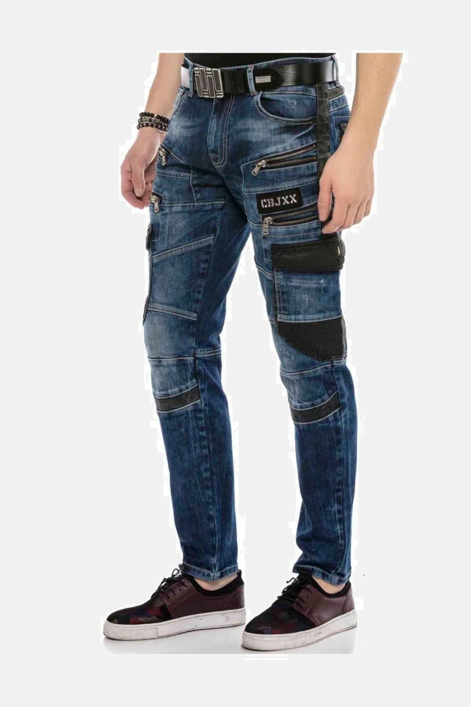 Cipo & Baxx Regular-fit-Jeans »DENIM«, bequeme Jeans mit auffälligen Applikationen, CD586