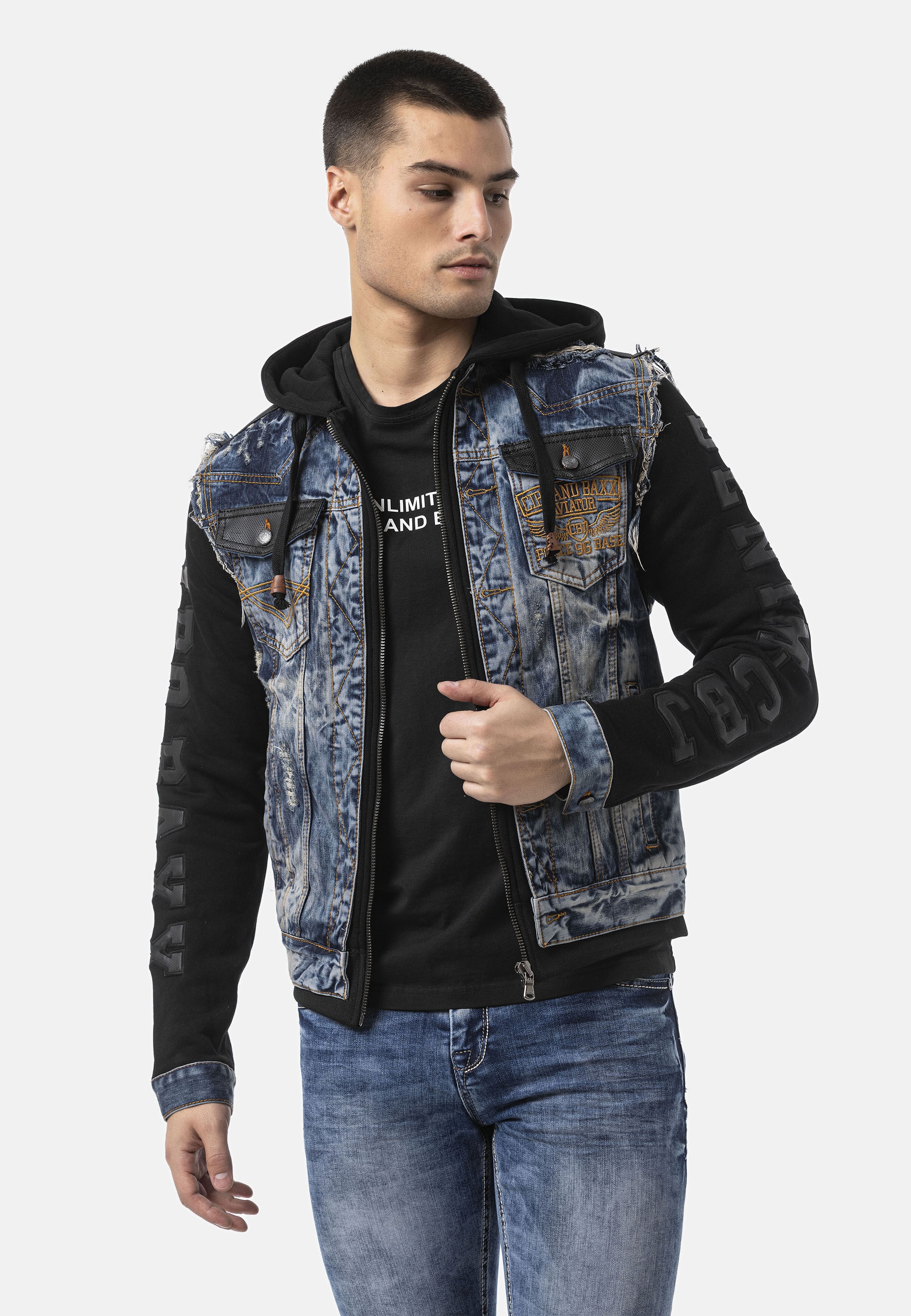 Cipo & Baxx Jeansjacke »CJ309« mit Kapuze Metallknöpfe und markante Ziernähte