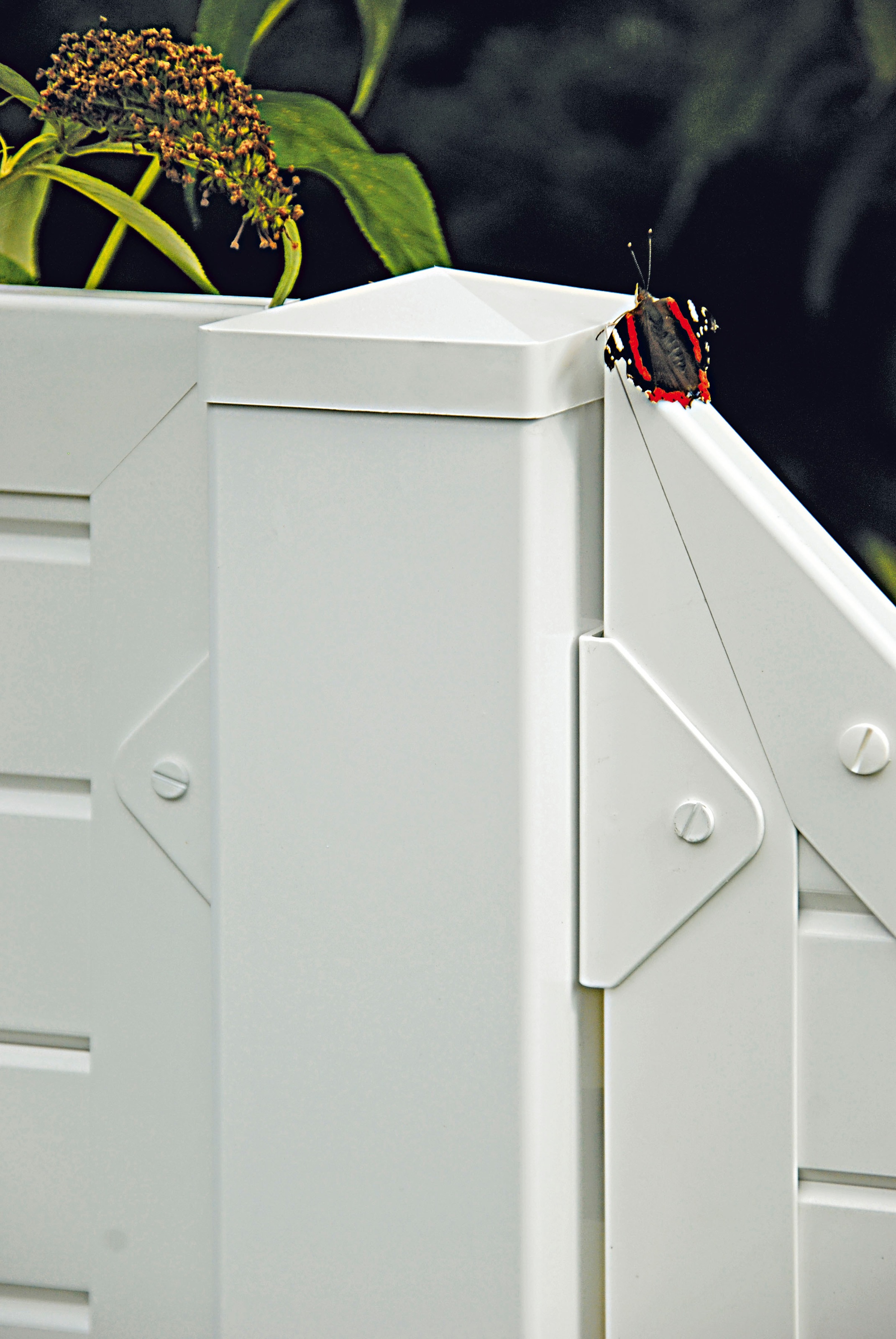 Thumbnail - Tetzner & Jentzsch Sichtschutzelement "LANGLEY 4" Nie wieder streichen. Weiße PVC-Kunststoffzäune