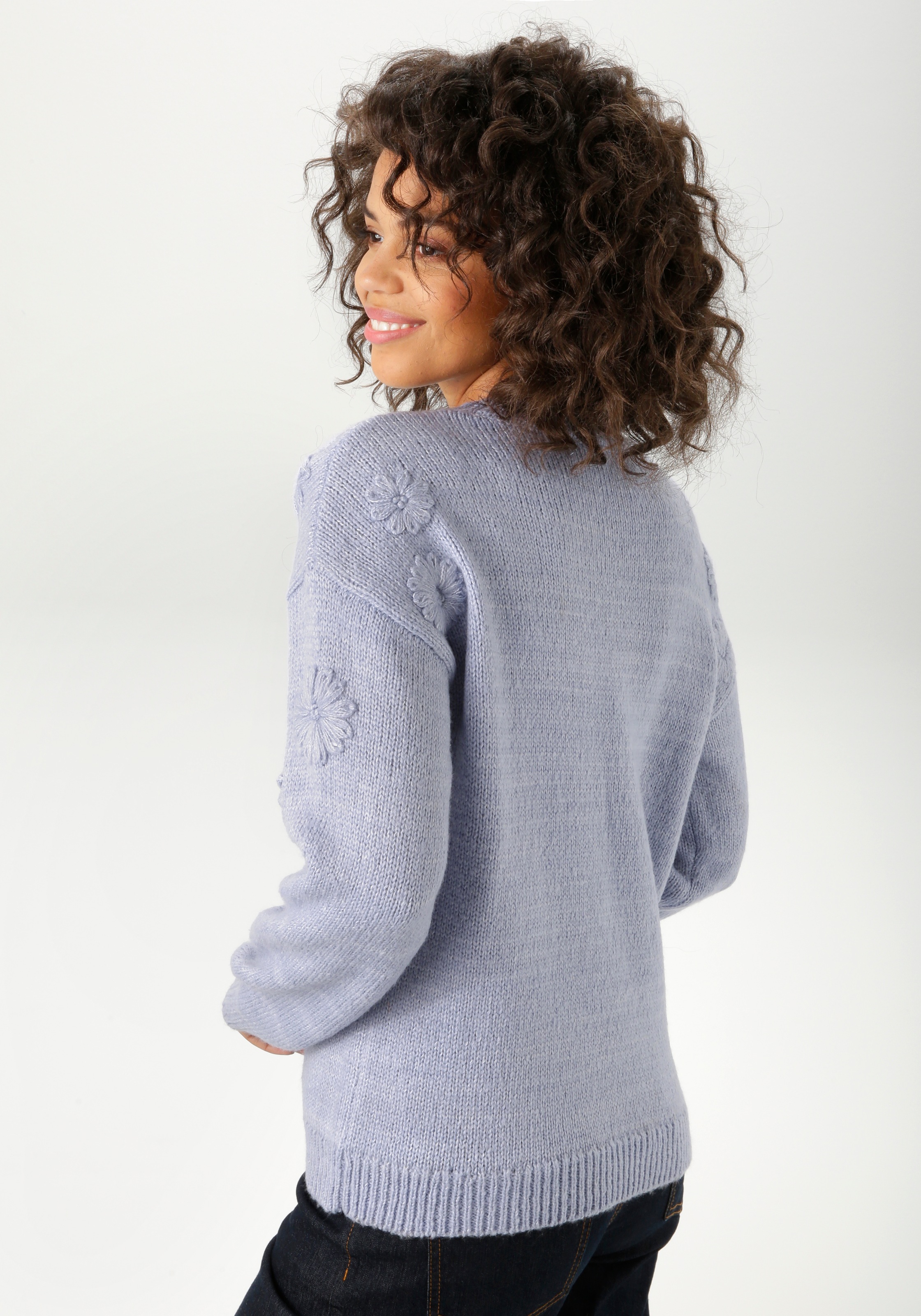 Aniston CASUAL Strickpullover, mit aufgestrickten Blüten verziert - NEUE KO günstig online kaufen