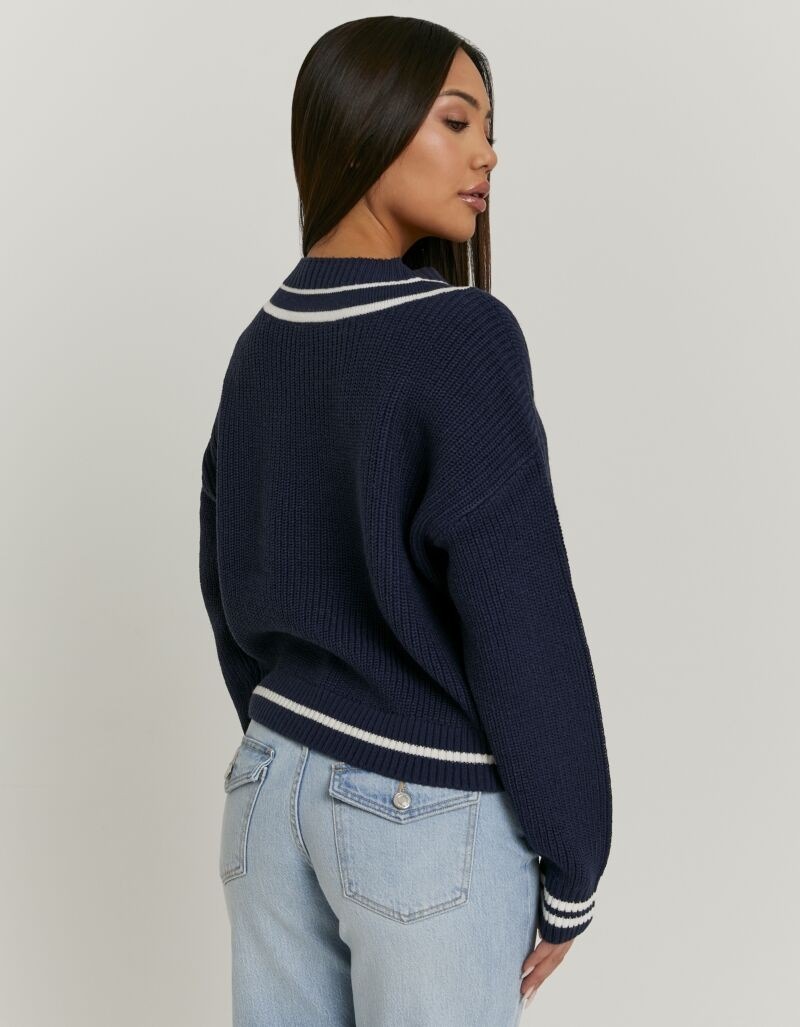 Tally Weijl Strickpullover »SPUACKARIBOU« Kunstfaser, mit tiefem V-Ausschnitt im College-Stil