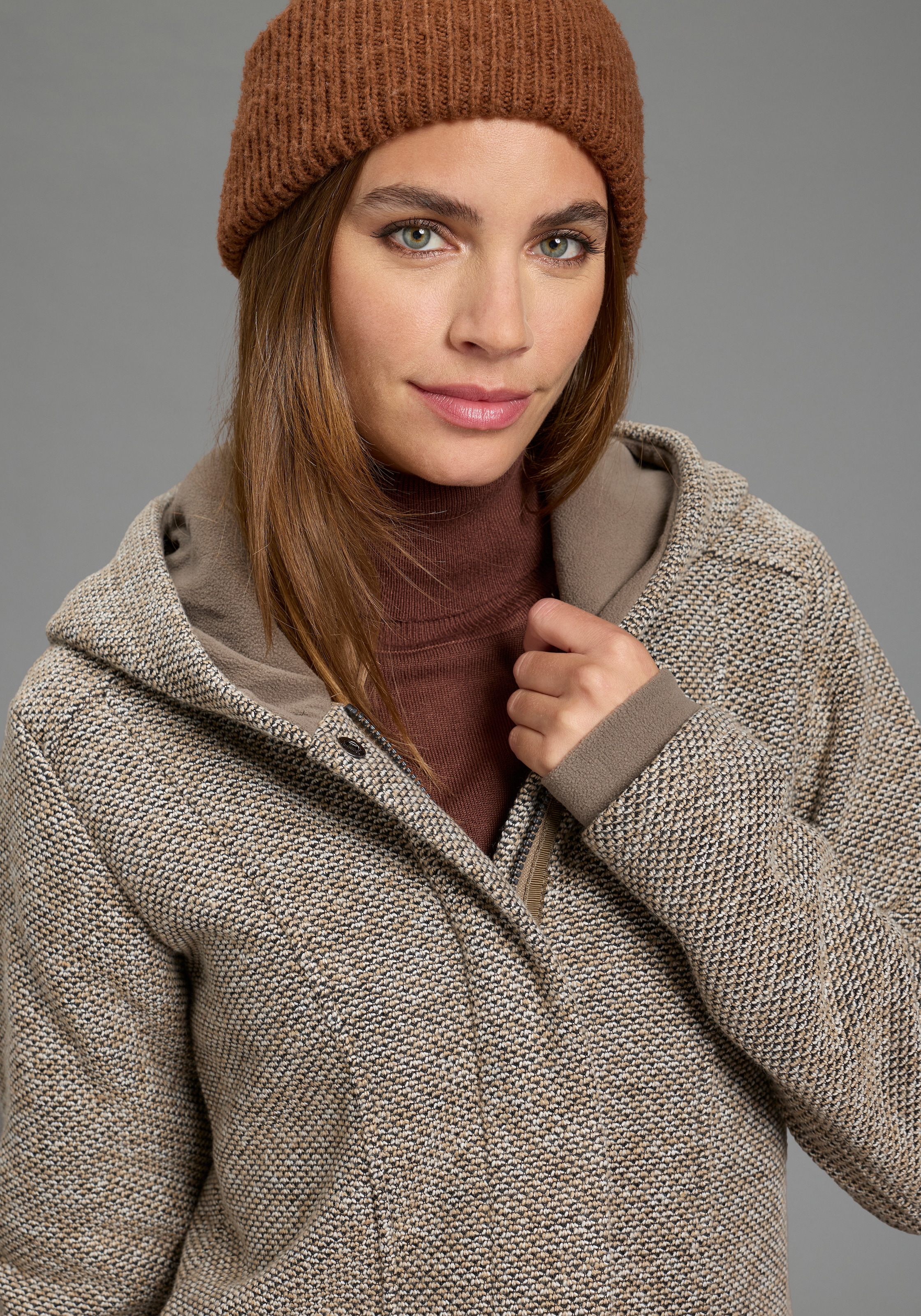 Polarino Strickmantel atmungsaktiv und wärmeisolierend. Strickoptik außen, Fleece innen.