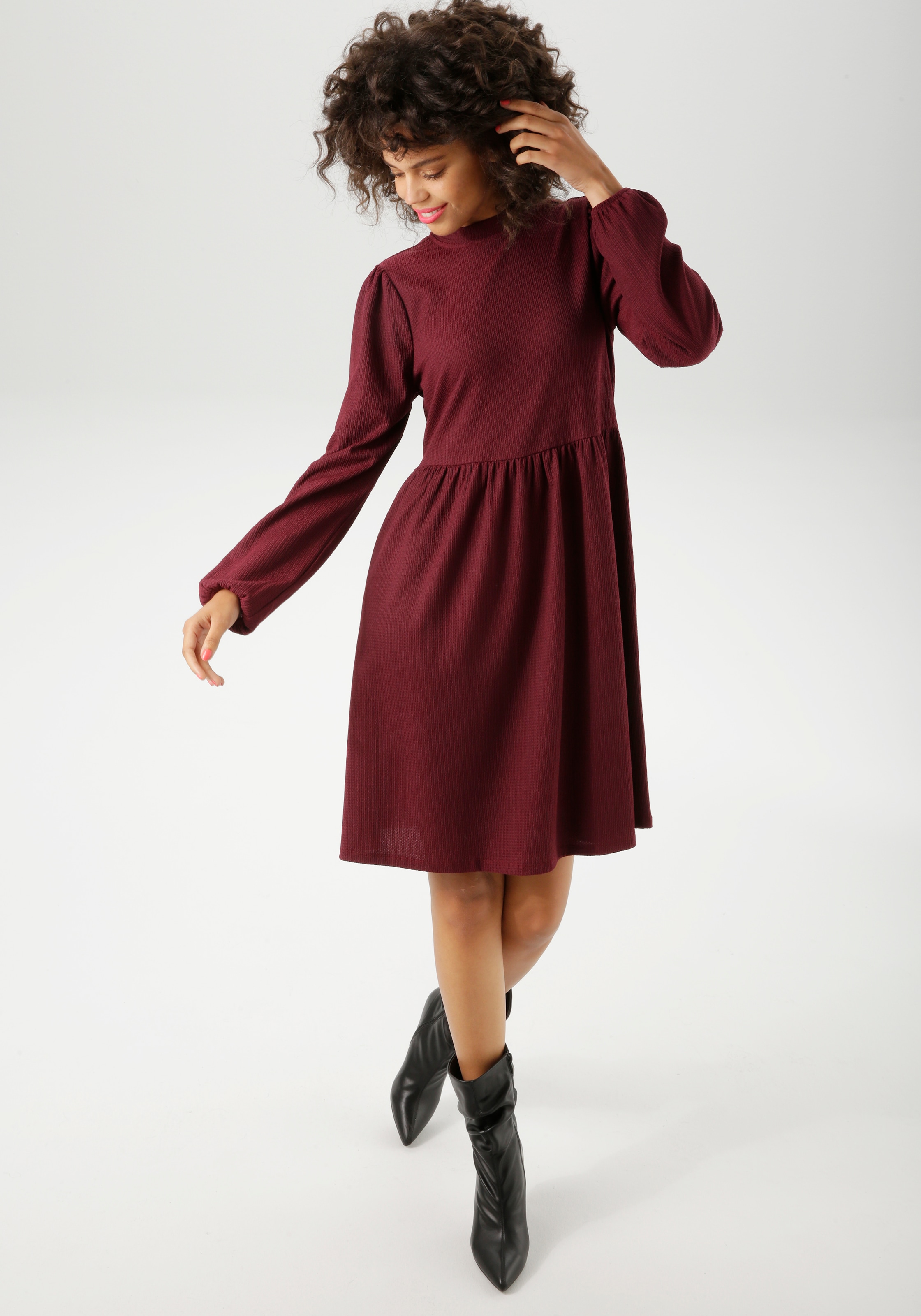 Aniston CASUAL Jerseykleid, aus strukturierter, elastischer Crepé-Qualität - NEUE KOLLEKTION