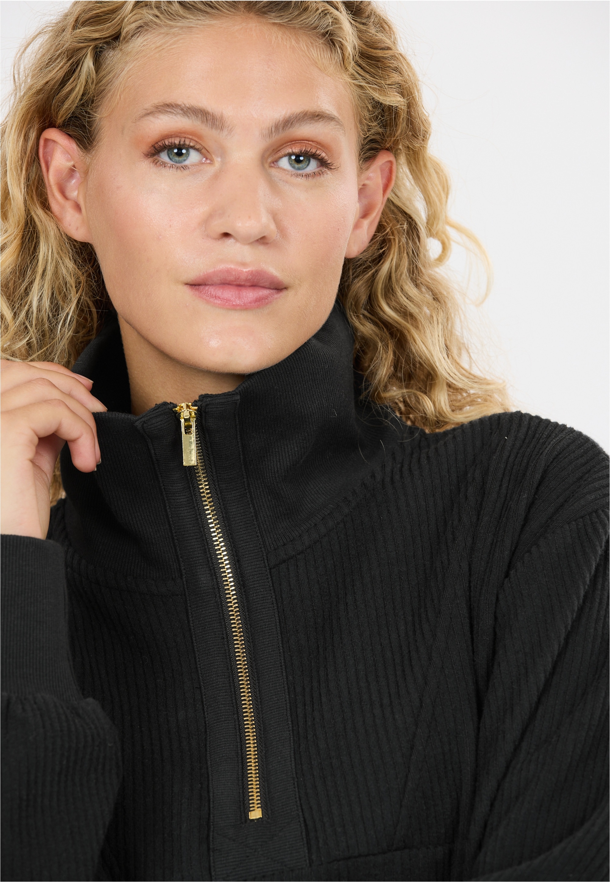 ATHLECIA Sweatshirt »Reiley«, mit komfortablem Half-Zip-Kragen
