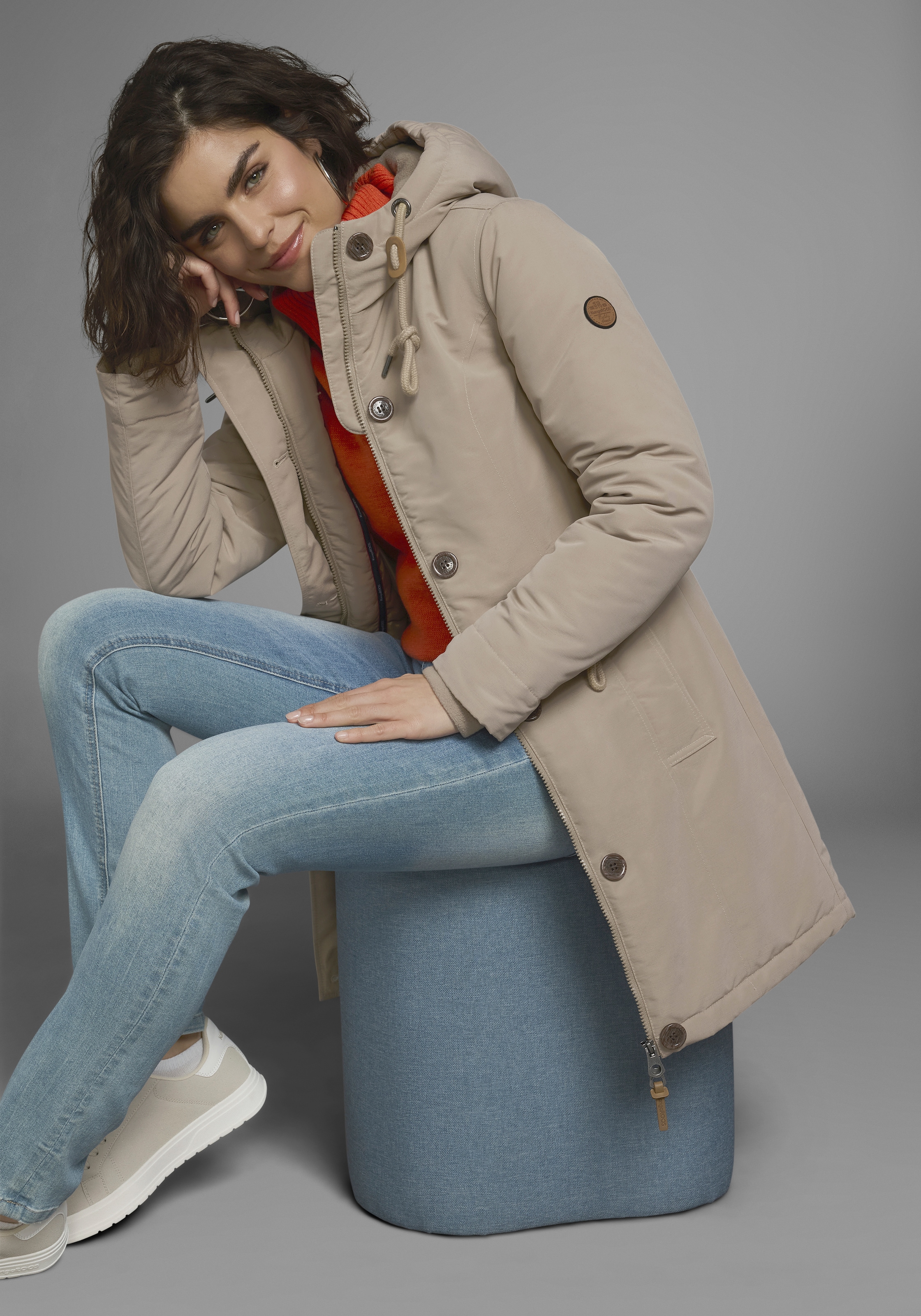 KangaROOS Winterjacke, mit Kapuze, für die kalte Jahreszeit, aus leichtem Webstoff, modisch
