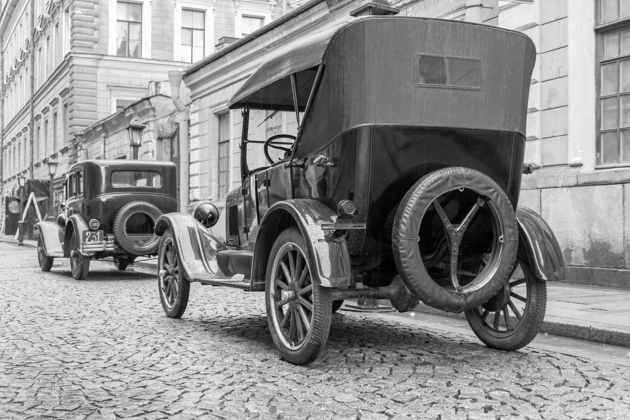 Papermoon Fototapete "VINTAGE OLDTIMER-SCHWARZ WEIßAUTO DESIGN XXL TAPETE"