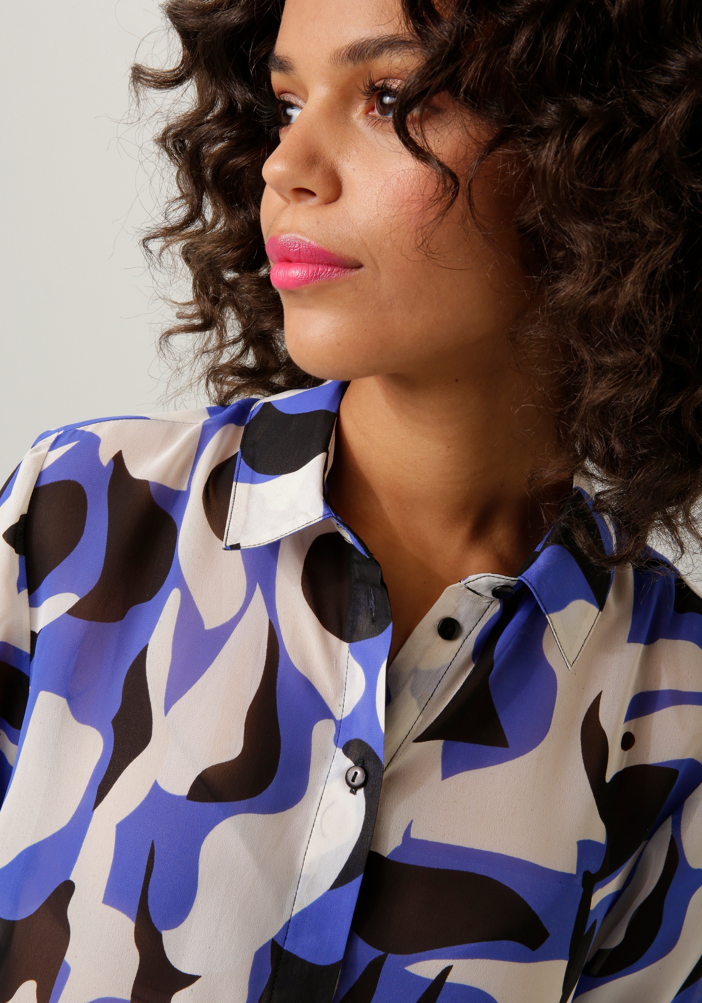 Aniston CASUAL Hemdbluse, mit ausdrucksstarkem, graphischem Druck - NEUE  KOLLEKTION für bestellen | BAUR