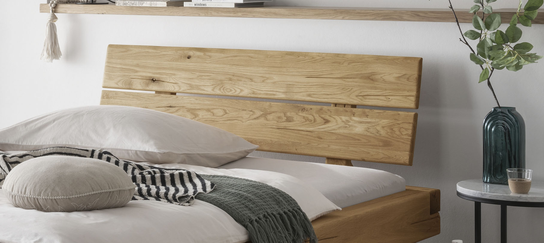 Thumbnail - Home affaire Massivholzbett "Ultima Balkenbett Doppelbett, Füße aus Metall in Y-Form" hohe Belastbarkeit: 200kg je Seite...