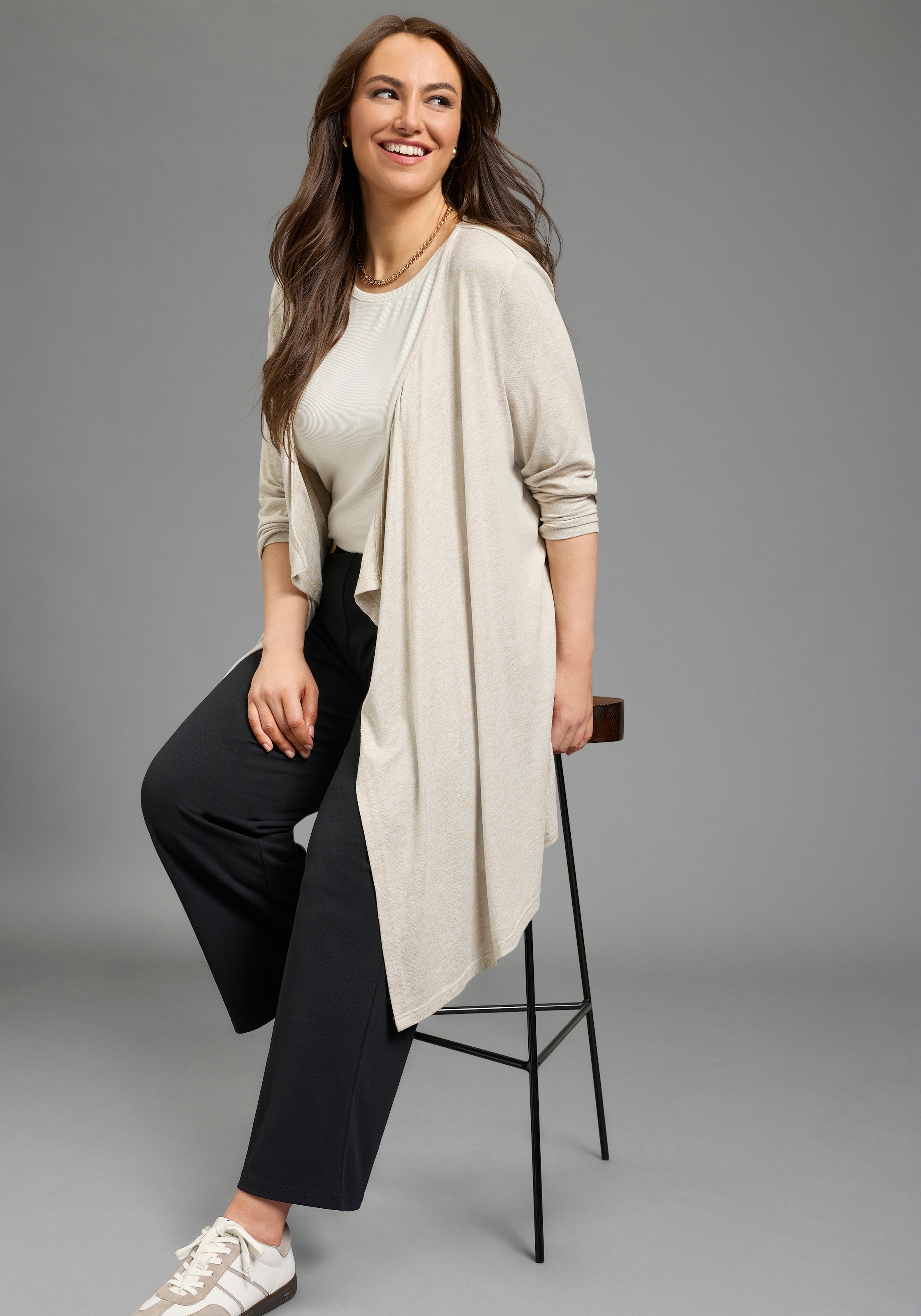 Laura Scott CURVE Strickjacke mit Wasserfallausschnitt, Langarm-Design, figurbetonte Passform