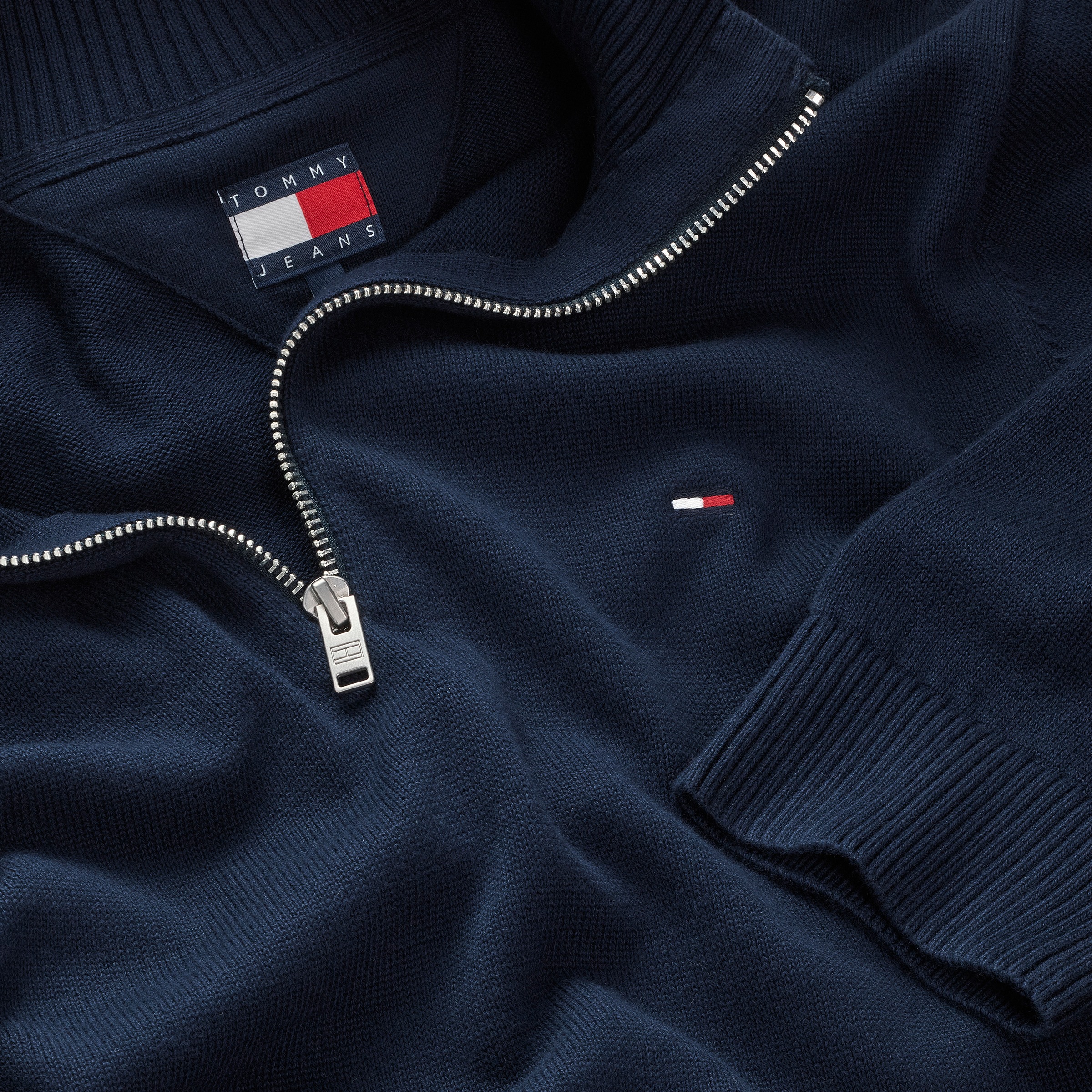 Tommy Jeans Strickpullover »TJM SLM ESS LIGHT ¼ ZIP SWTR EXT«, Mit Rundhalsausschnitt