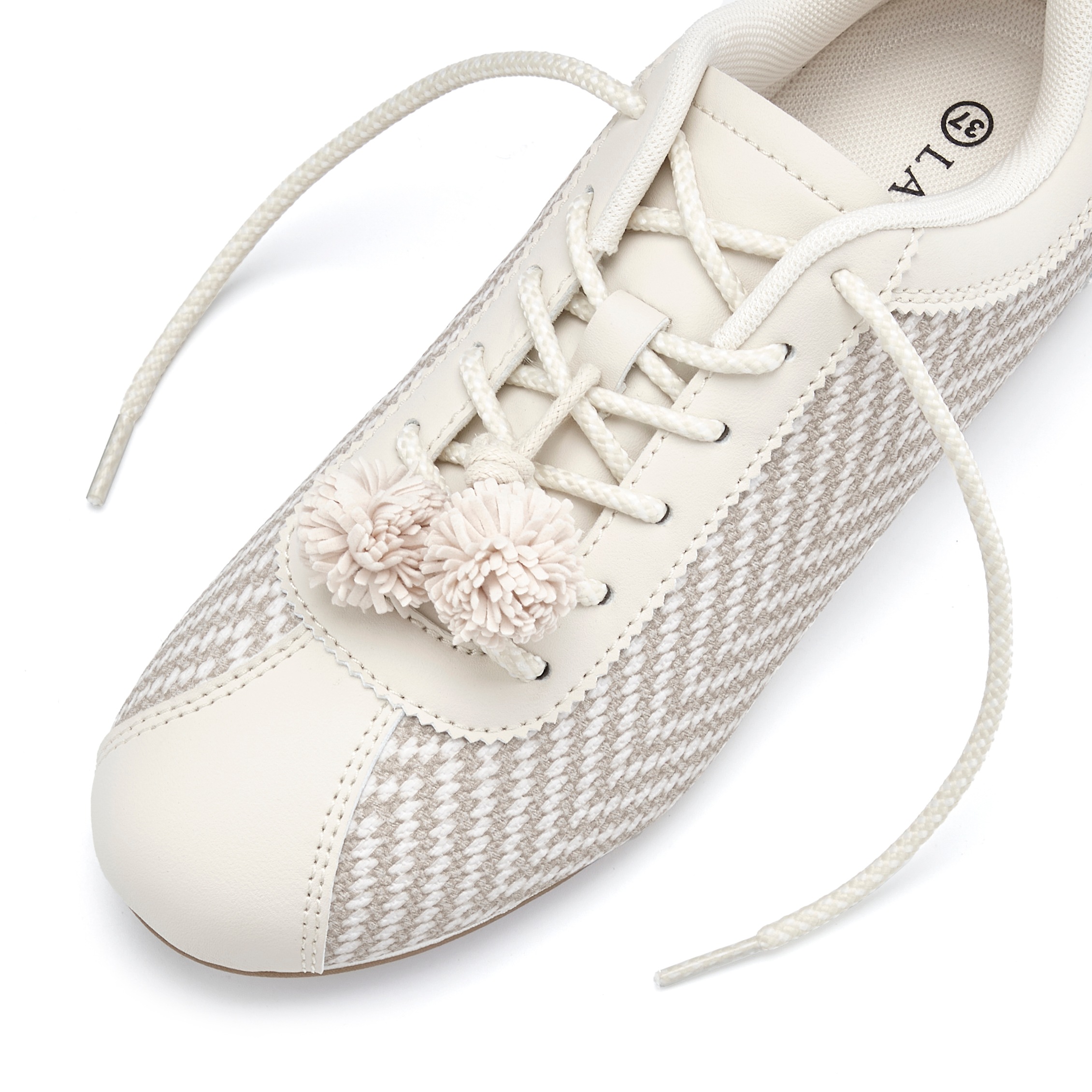 LASCANA Sneaker »Halbschuh, Sneaker, Schnür-Sneaker«  Komfortabler Material-Mix mit abnehmbarem Anhänger VEGAN
