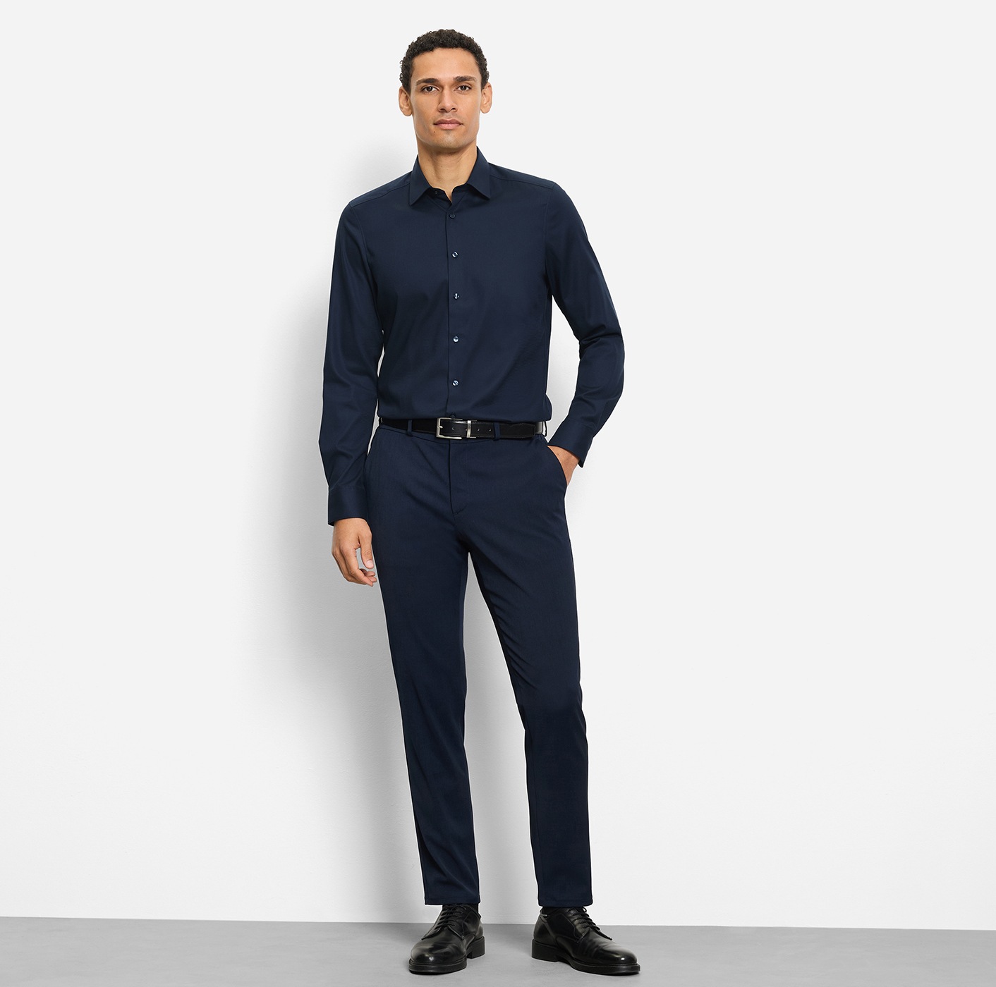 Langarmhemd OLYMP "Level Five", Herren, Gr. 42, N-Gr, marine, Web, Obermaterial: 97% Baumwolle, 3% Elastolefin, normal, 2-Knopf-Manschette, Hemden, Under-Button-down-Kragen, Businesshemd, body fit, fein strukturiert 6