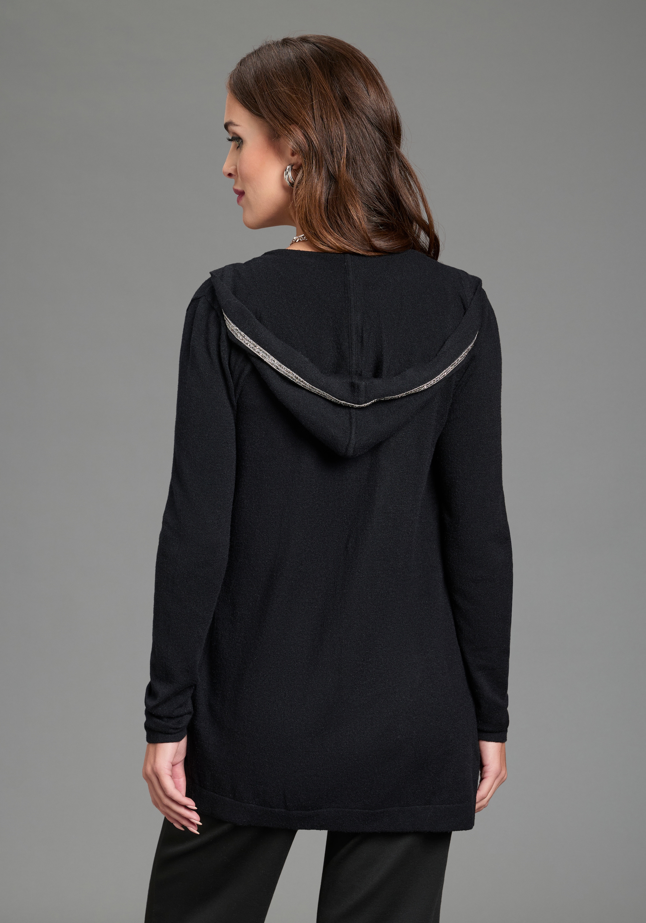 Laura Scott Strickjacke mit Kapuze und glitzerndem Schmuckband