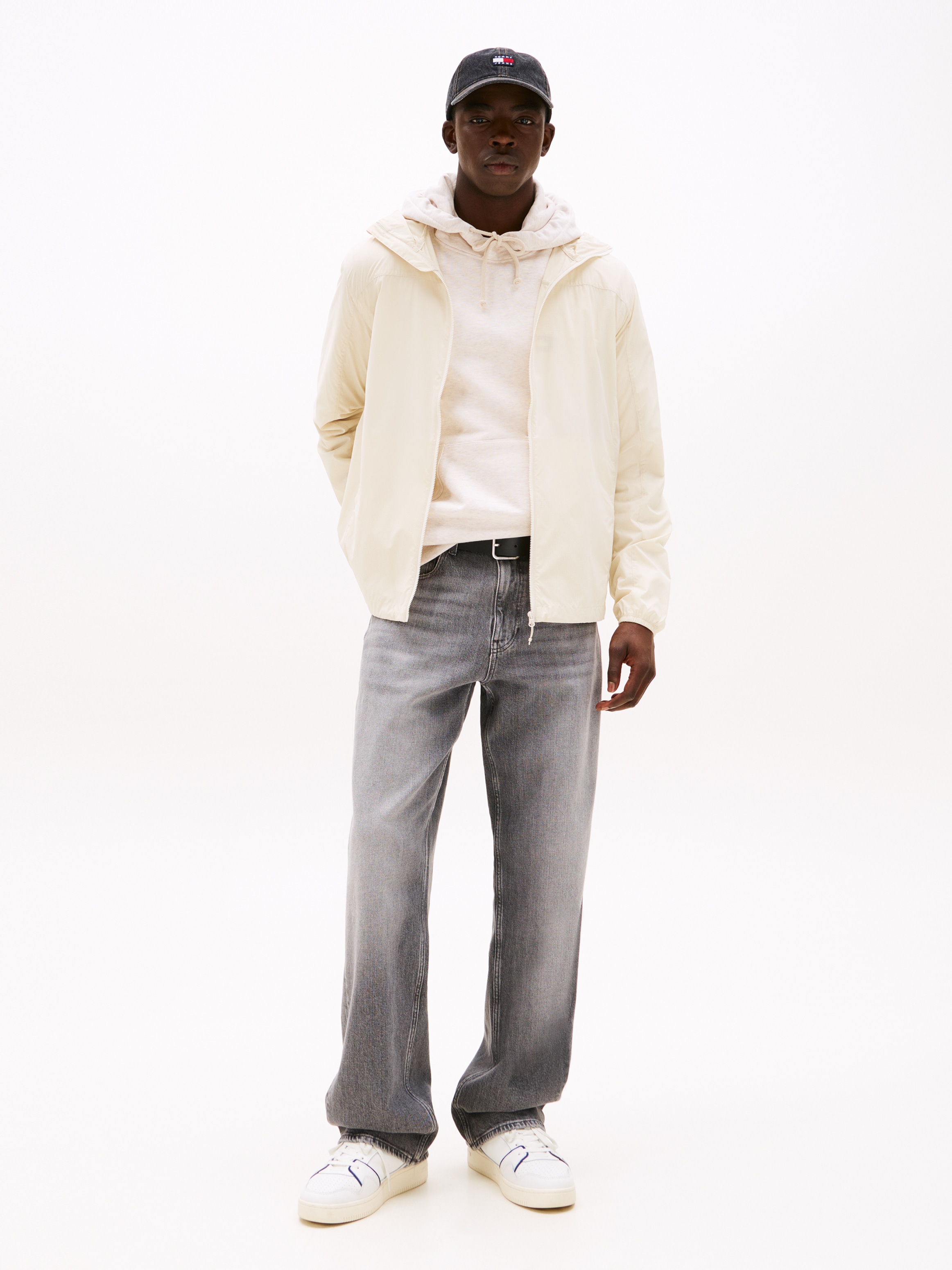 Tommy Jeans Outdoorjacke »TJM OUTDOOR SHELL JACKET EXT«, mit Kapuze, Mit Rundhalsausschnitt