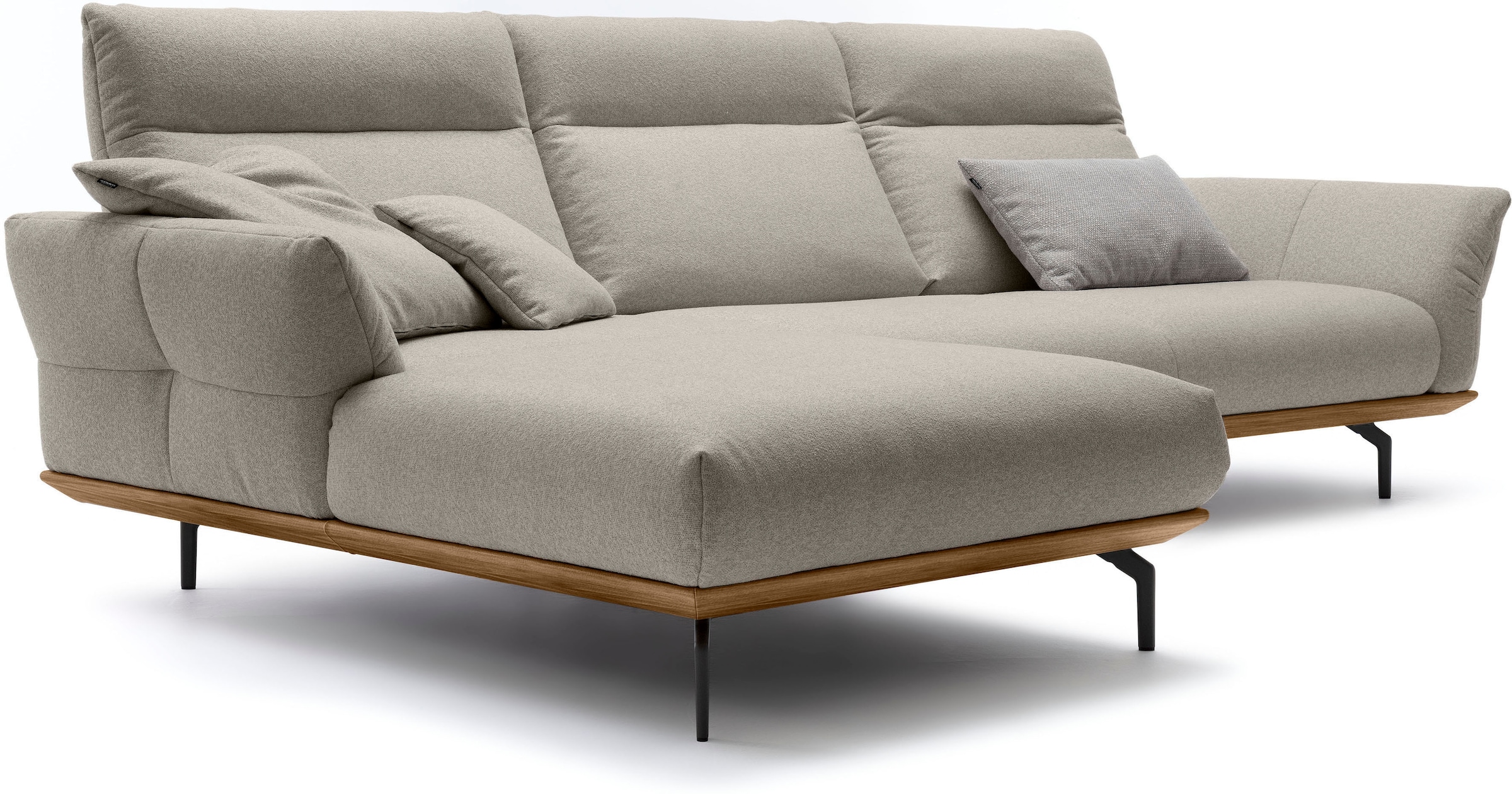 Creation BY ROLF BENZ Ecksofa »CR.460« Sockel in Nussbaum, Winkelfüße in Umbragrau, Breite 318 cm