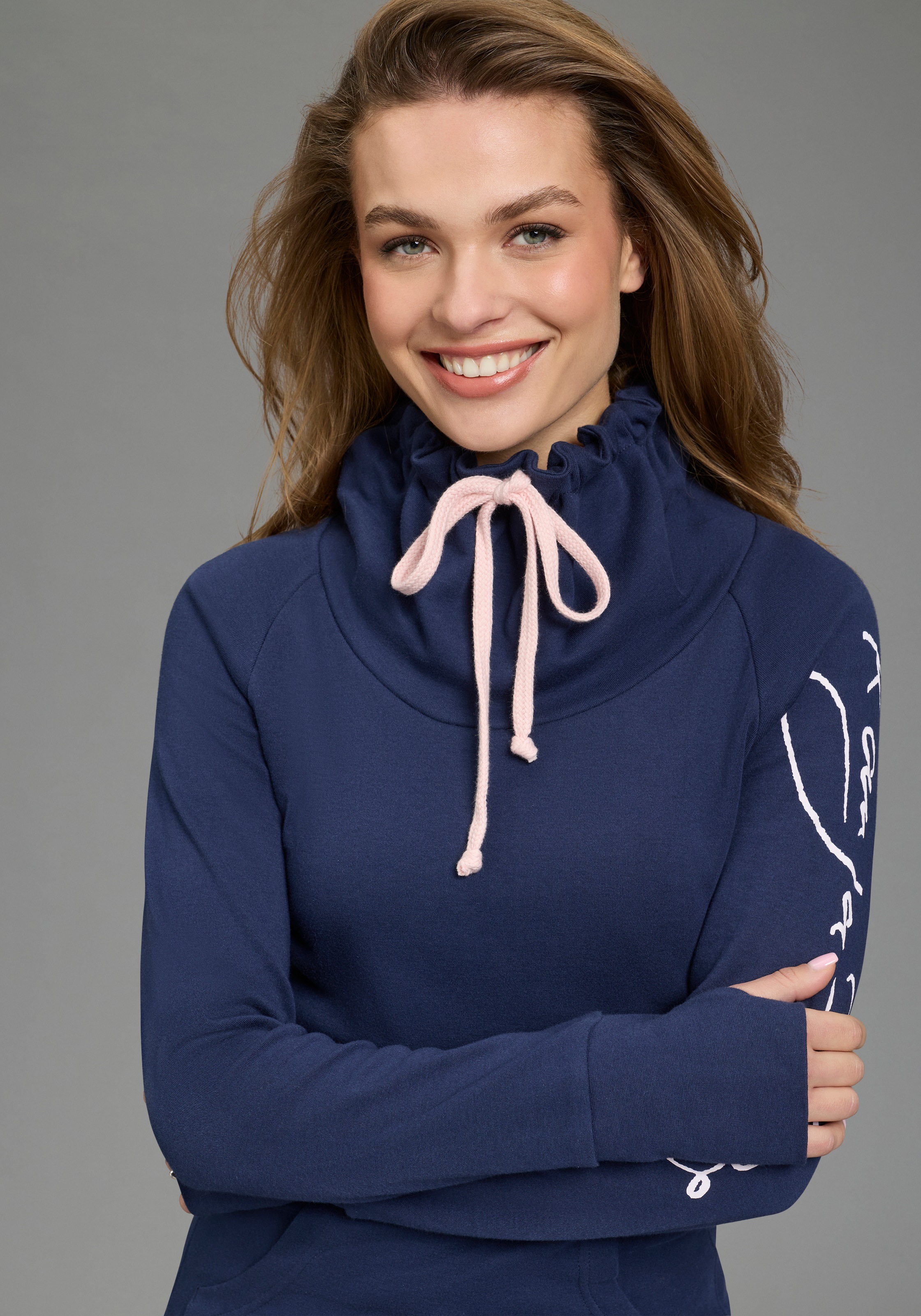 Thumbnail - KangaROOS Longsweatshirt, figurbetonter Schnitt, mit stylischem Logodruck