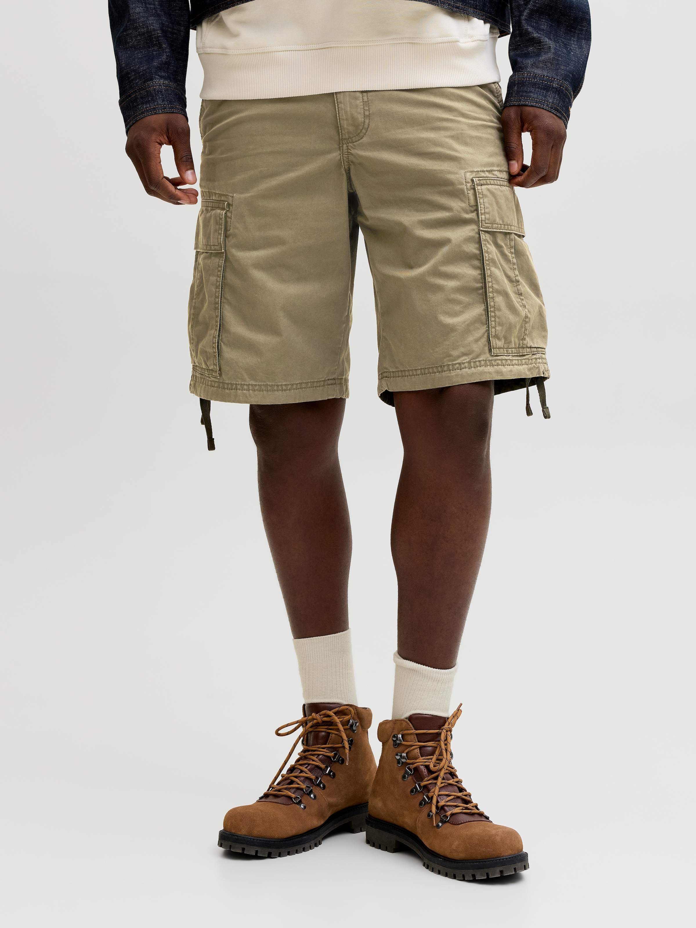 Jack & Jones "JPSTCOLE FRANK CARGO SHORT MID SN" mit Cargotaschen