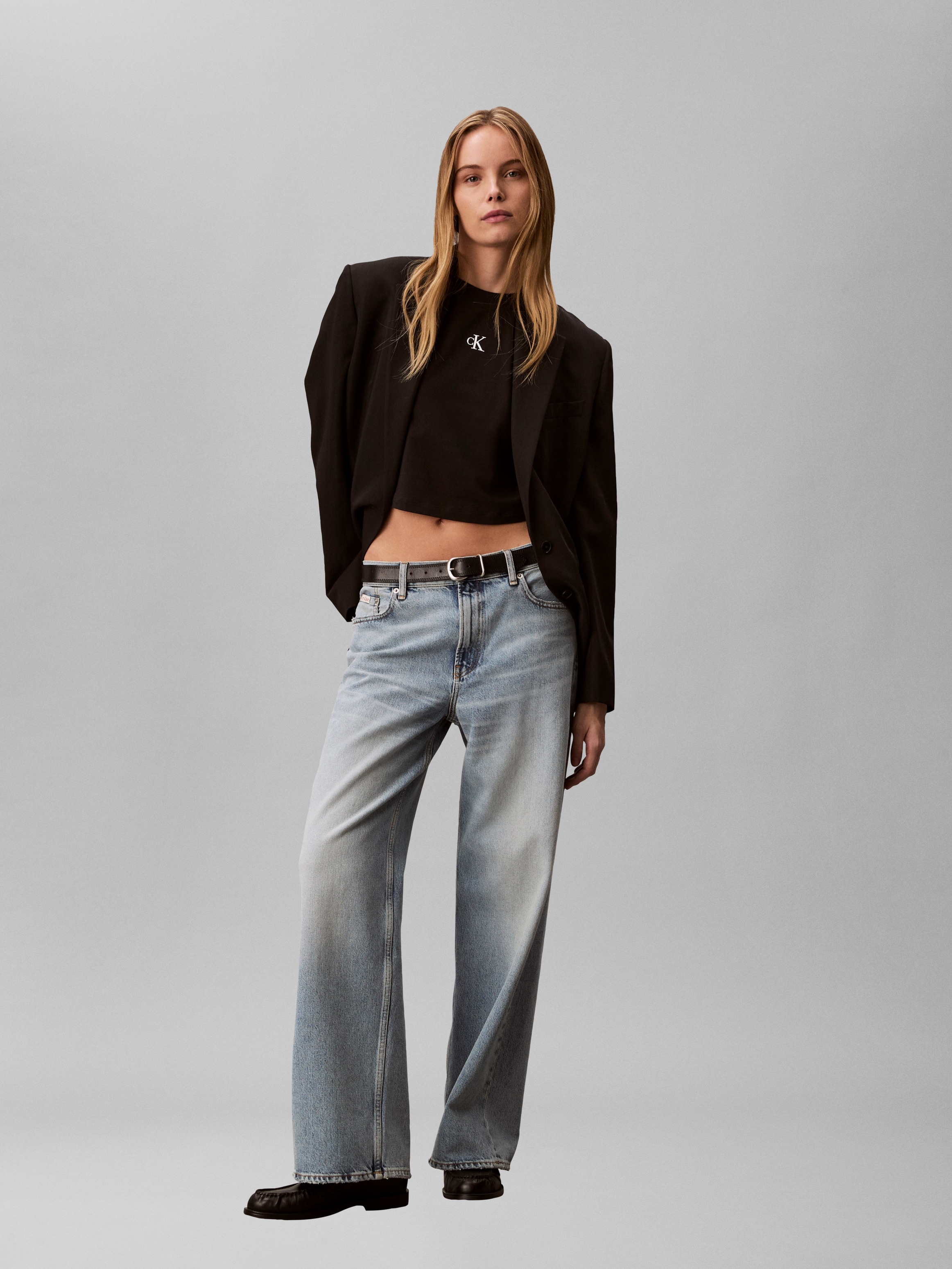 Calvin Klein Jeans T-Shirt »LOGO CROPPED TEE« Boxy fit mit Rundhalsausschnitt, mit Logoschriftzug