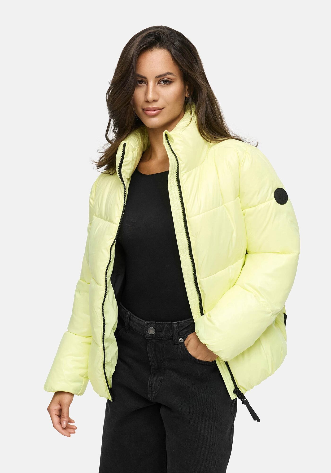 Marikoo Winterjacke "Hazalee" mit leicht gläzendem Obermaterial und hohem K günstig online kaufen