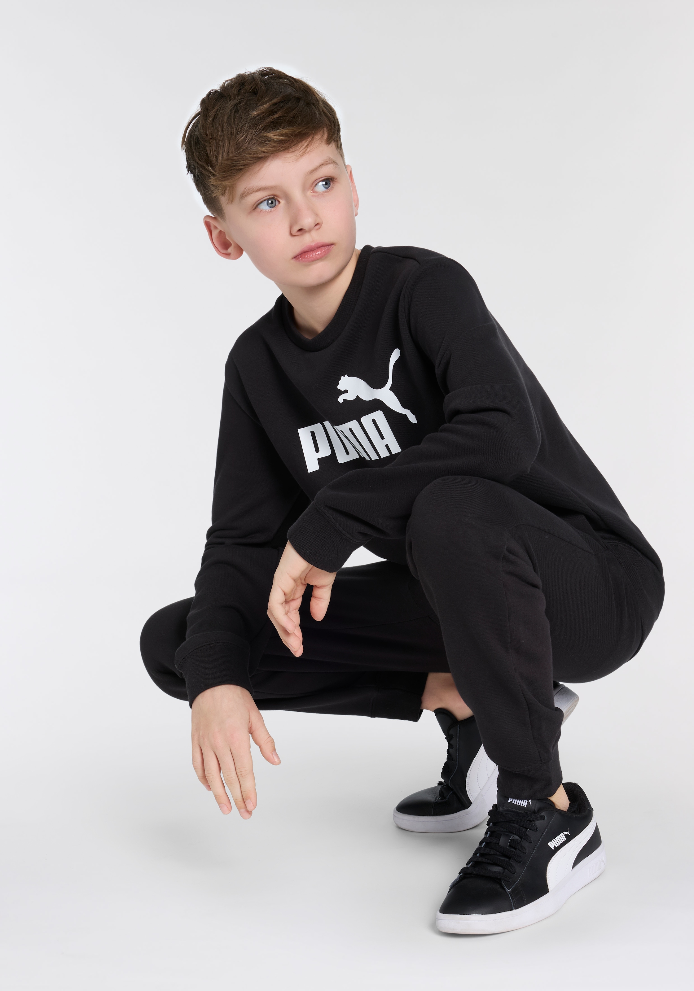 Trainingsanzug PUMA "ESS NO.1 LOGO CREW SWEAT SUIT TR B", Jungen, Gr. 176, schwarz (puma schwarz), Sweatware, Obermaterial: 68% Baumwolle, 32% Polyester, bedruckt, regular fit, Sportanzüge Trainingsanzug, für Jugendliche, mit Rundhalsausschnitt, mit gerip