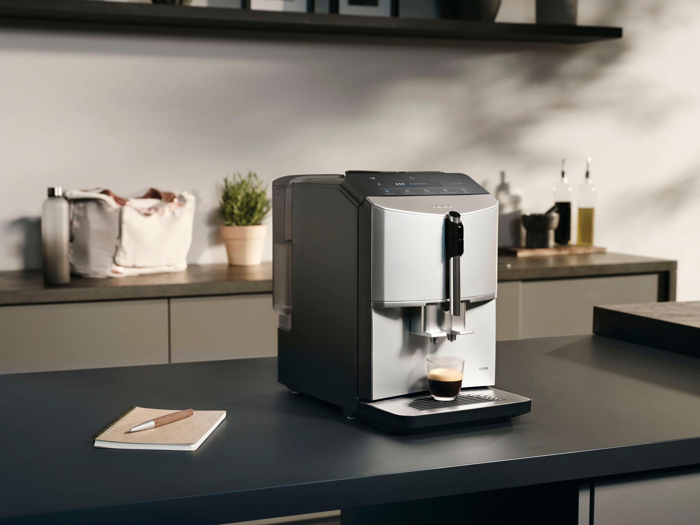 SIEMENS Kaffeevollautomat "EQ300 TF303E01, viele Kaffeespezialitäten, OneTo günstig online kaufen