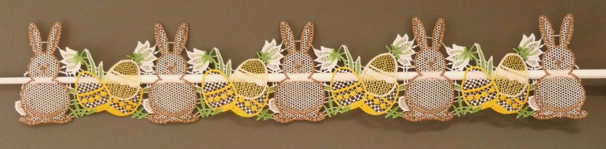 Stickereien Plauen Scheibengardine "Osterhasen" Stangendurchzug 1 Stk. tlg. günstig online kaufen