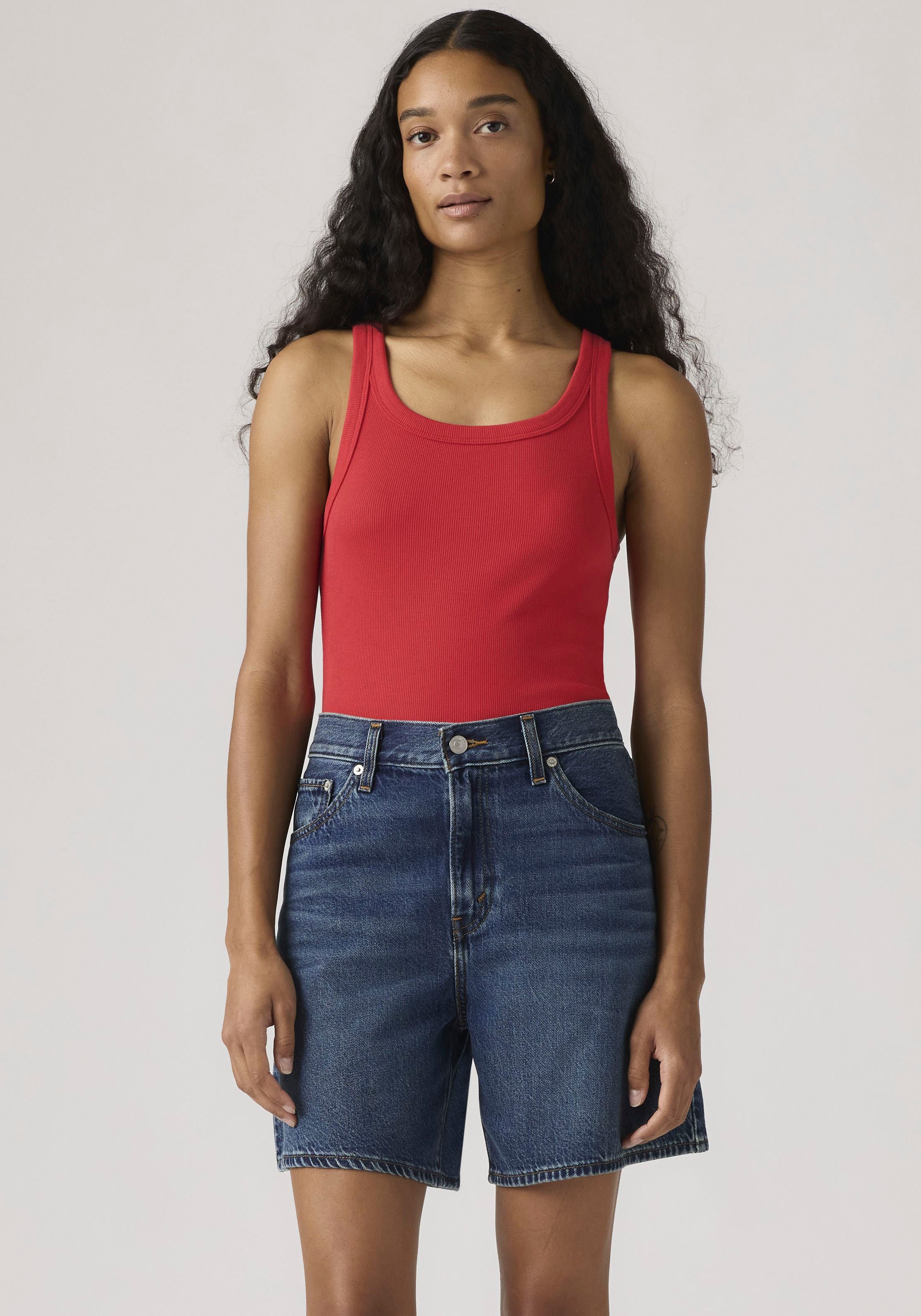Levis "ESSENTIAL RIBBED TANK" mit eckigem Ausschnitt