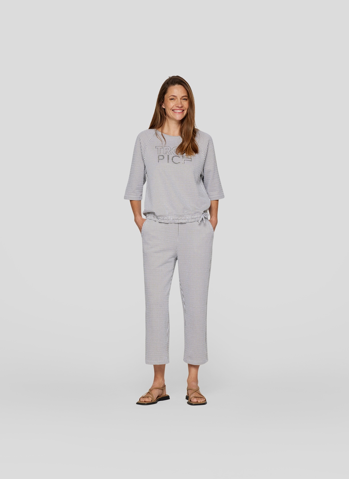 Rabe Kurzarmshirt, im Streifen-Look und mit Bindung am Saum