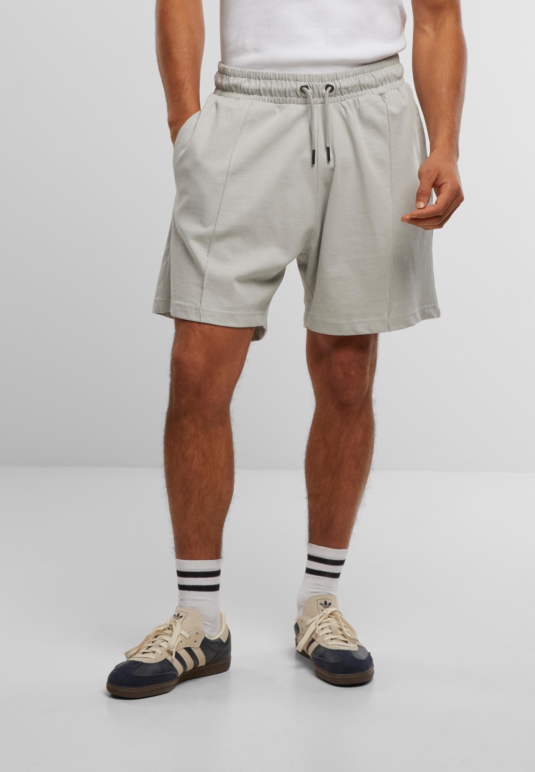 URBAN CLASSICS Sweatshorts »Urban Classics Heavy Jersey Pintuck Track Shorts«, (1 tlg.)