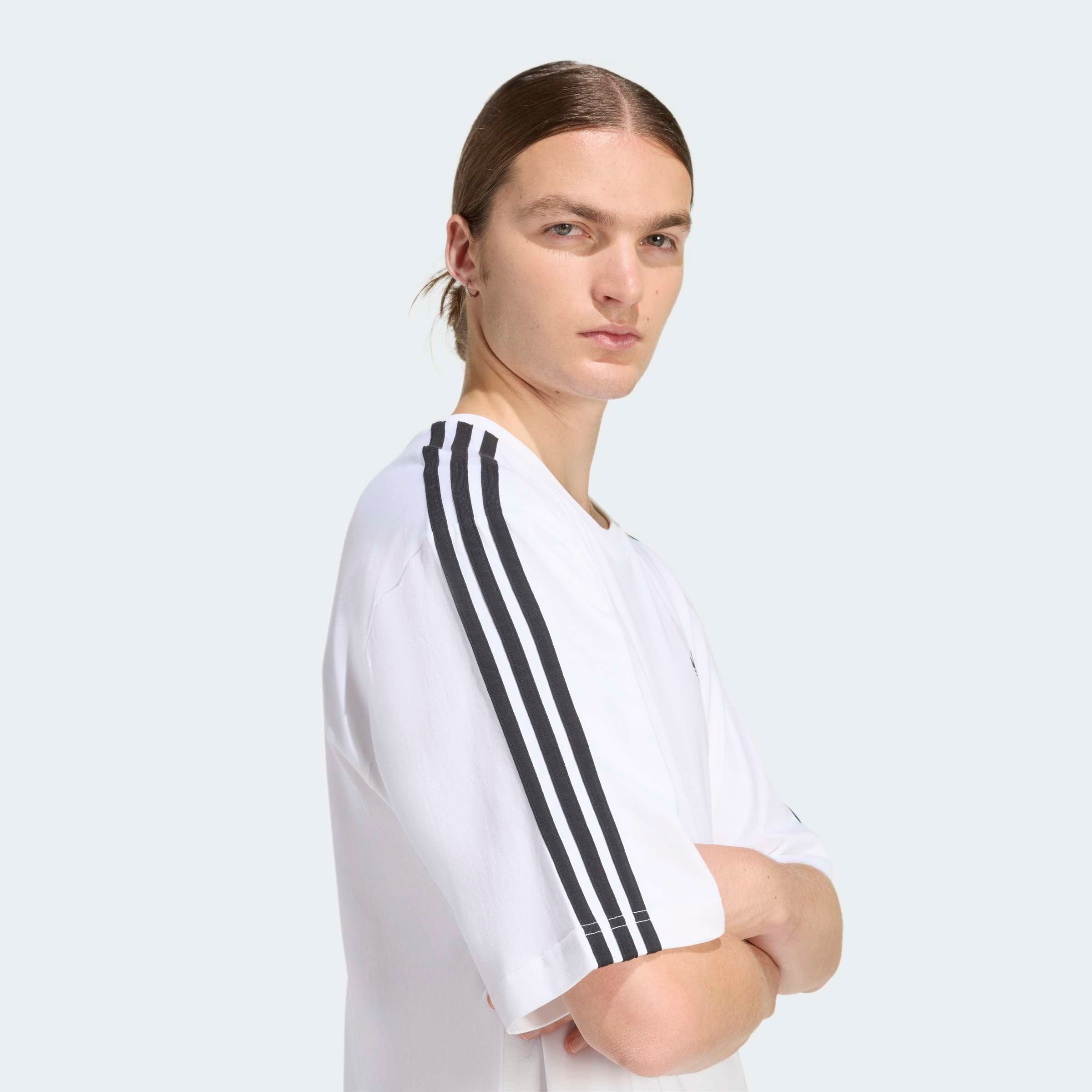 adidas Originals T-Shirt »ADICOLOR 3-STREIFEN OVERSIZE« mit Rundhalsausschnitt, ohne Verschluss, aus Baumwolle
