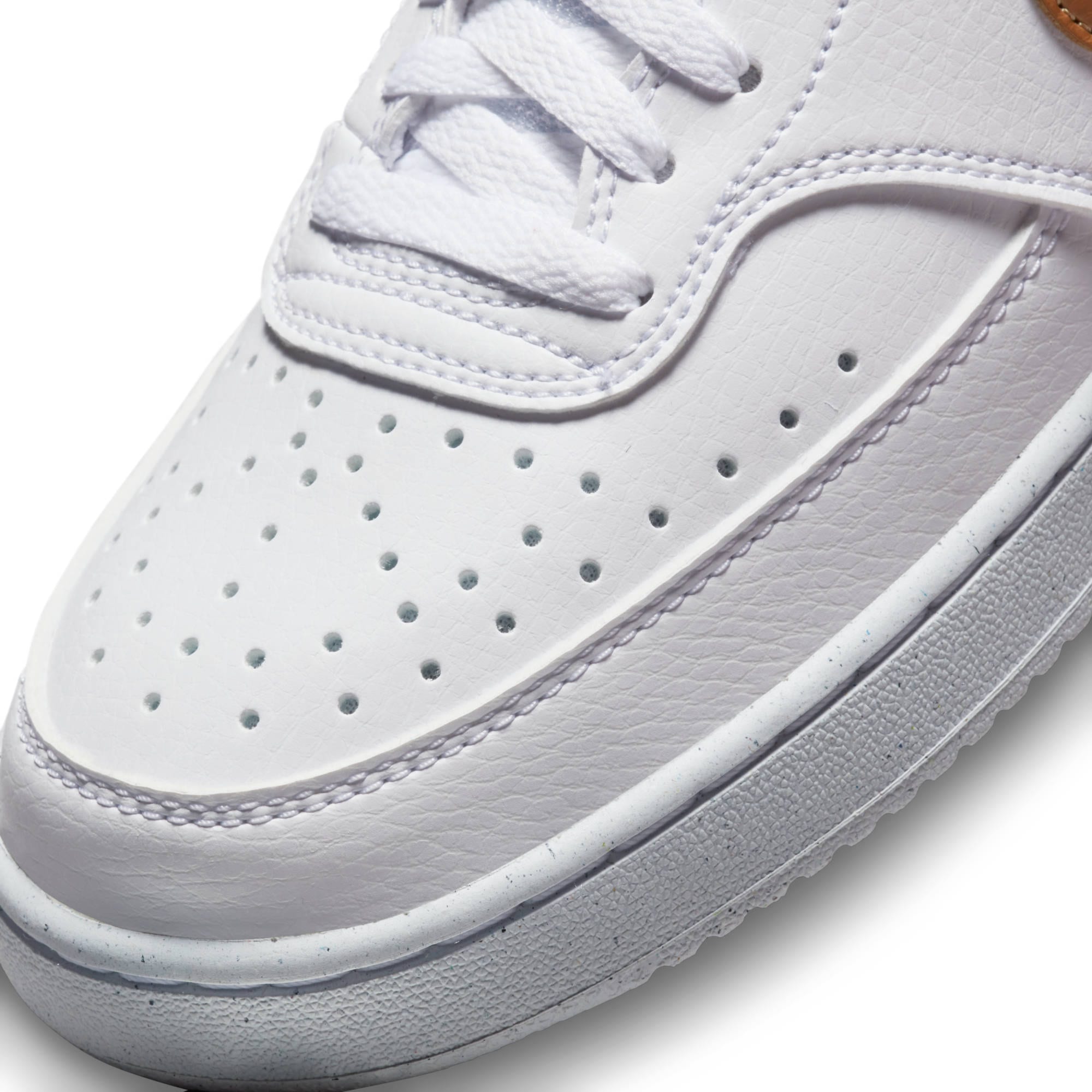 Nike Sportswear Sneaker »COURT VISION LOW NEXT NATURE«, Design auf den Spuren des Air Force 1