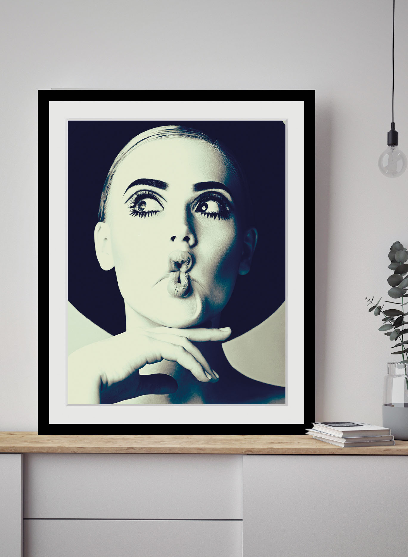 queence Bild "Duckface" Art Bilder von Frauen Fashion Frau Kunst Magazincover Mode Schwarz-Weiß 1 Stk. tlg. HD Premium Poster-Druck inkl. Holzrahmen