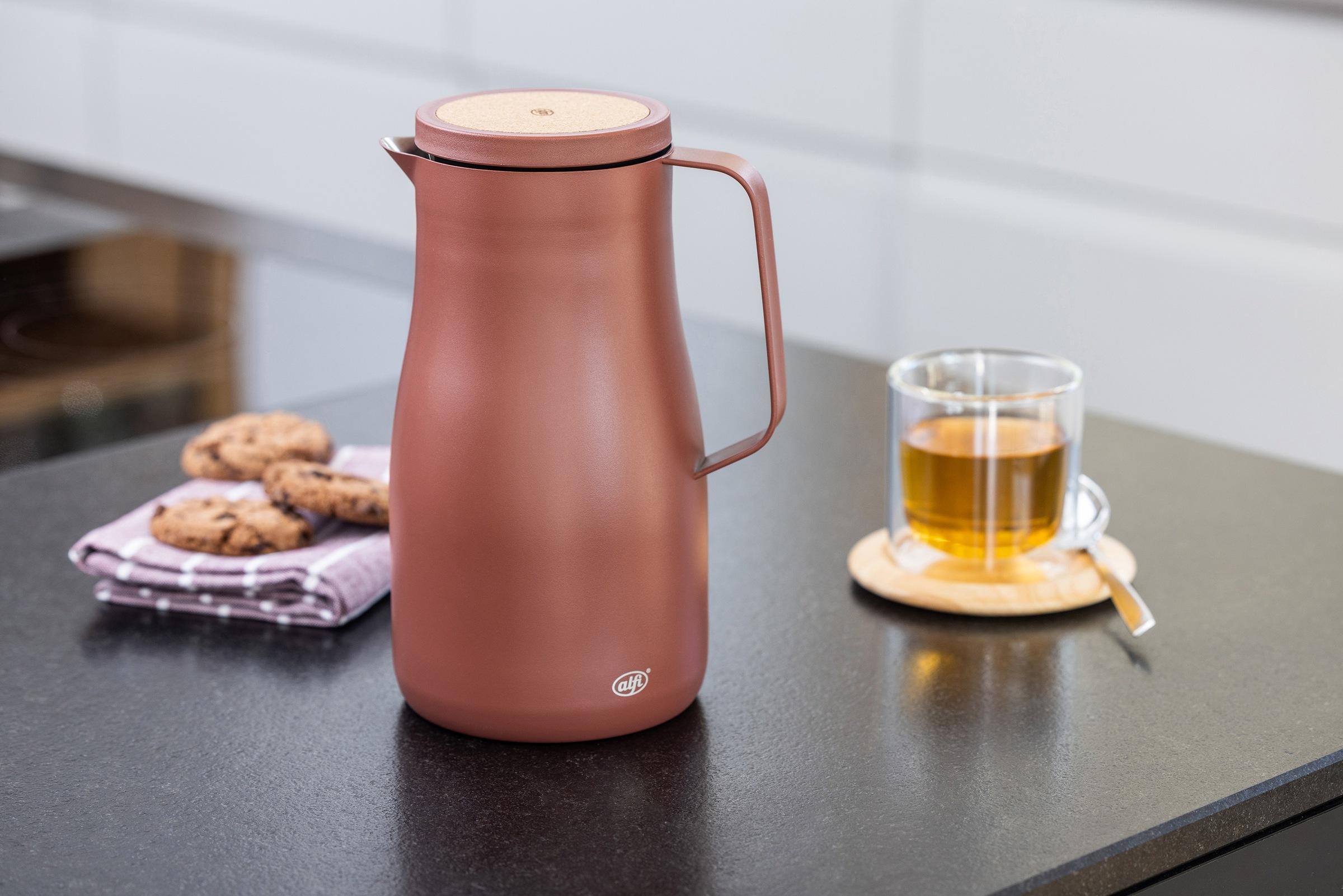 Alfi Isolierkanne »STUDIO TEA, aus doppelwandigem Edelstahl«, 1 l, (1 St.), 12h heiß & 24h kalt, ergonomischer Griff, große Öffnung