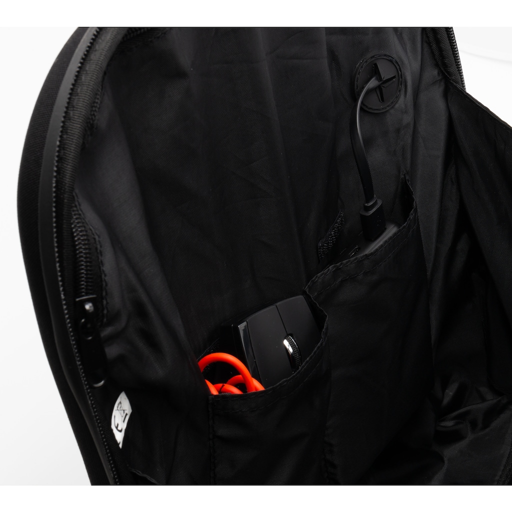 Hyrican Gaming-Laptoprucksack »Striker Game Bag JUMPER NOZ01494, mit App gesteuerte RBG-LEDs, Für Notebooks bis 15,6 Zoll, gepolsterte Schultergurte, besonders widerstandsfähige Hartschale«