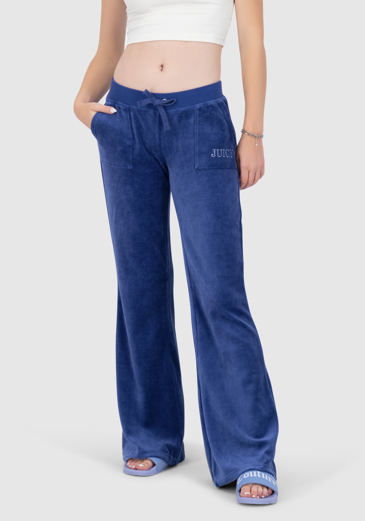 Juicy Couture Sweathose »HERITAGE CROWN CAISA LOW RISE PANT__ Damen«, Trainingshose Damen, Sweathose, Velour, Jogginghose mit Glitzer, Sale