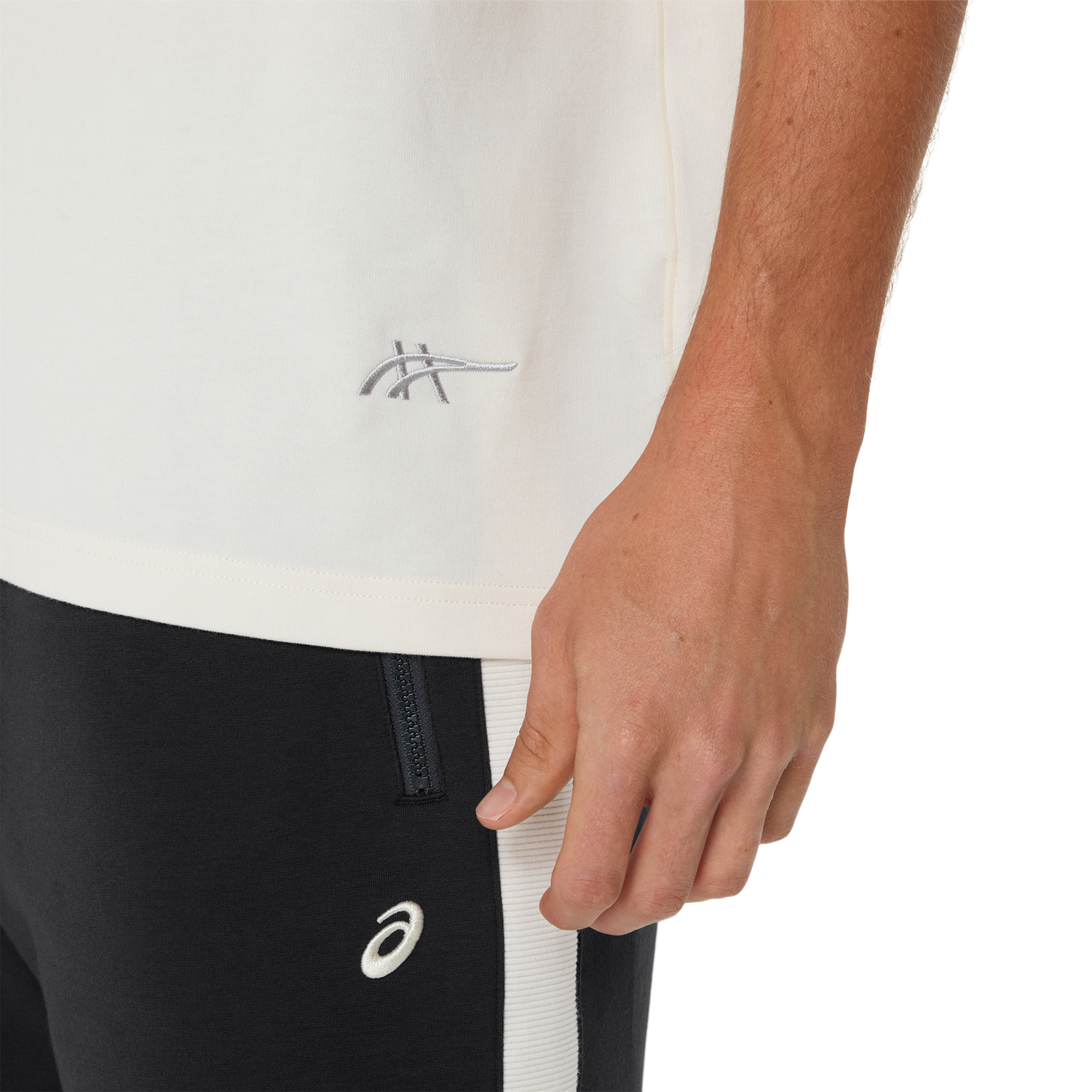 Asics Trainingsshirt »ASICS TRACK CLUB  HERITAGE RELAXED TEE« lockere Passform, schnell trocknendes Baumwoll-Mischgewebe