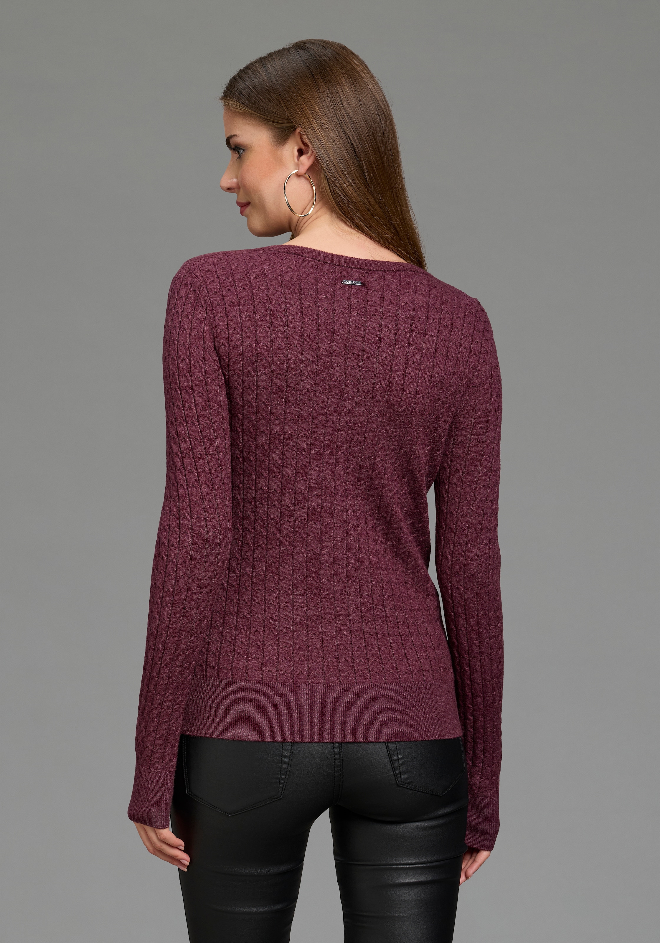Laura Scott Strickpullover »mit figurbetonter Passform, aus Feinstrick« aus Zopfstrick mit femininen Cutout-Design