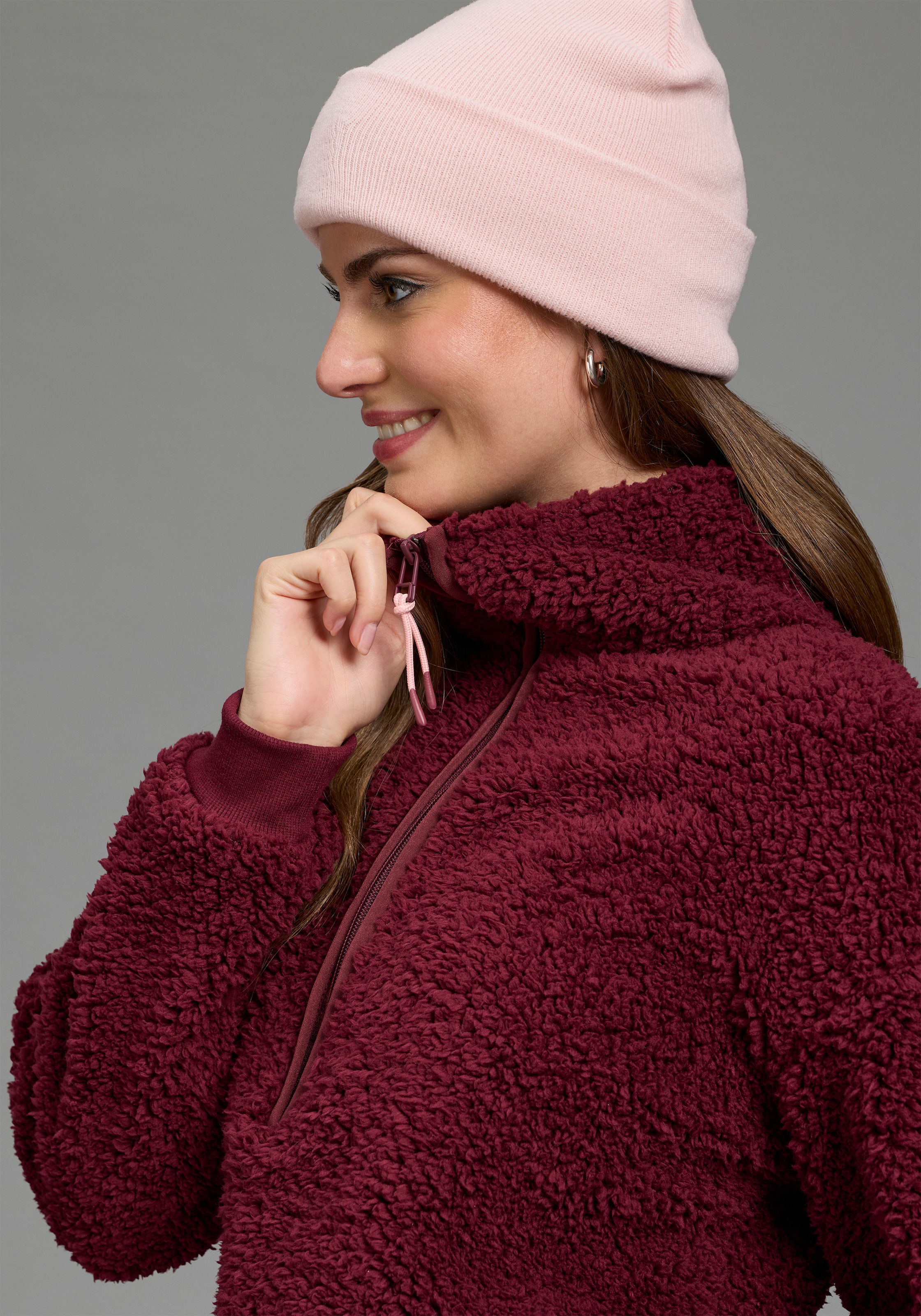 Laura Scott Fleecepullover, 1 aus kuscheligem Teddyfleece mit Troyerkragen und Reißverschluss
