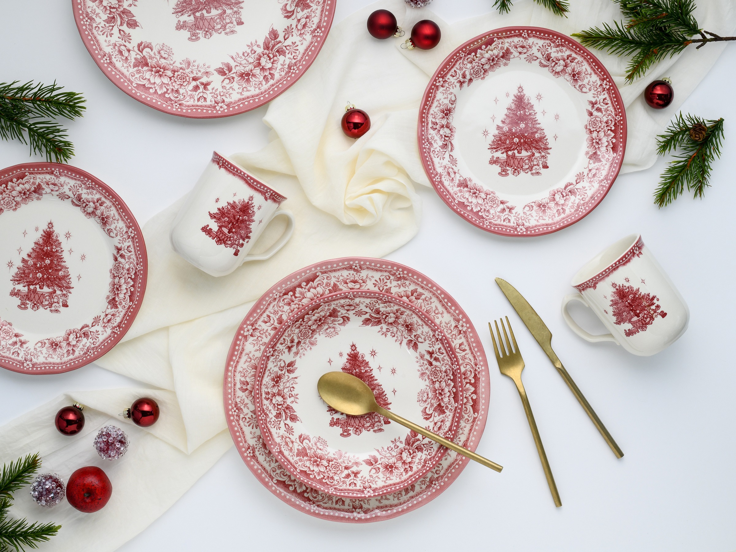 CreaTable Kombiservice »Tannenbaum Rot, Kombiservice 16-tlg«, (Set, 16 tlg.), Tannenbaum als Zentralmotiv
